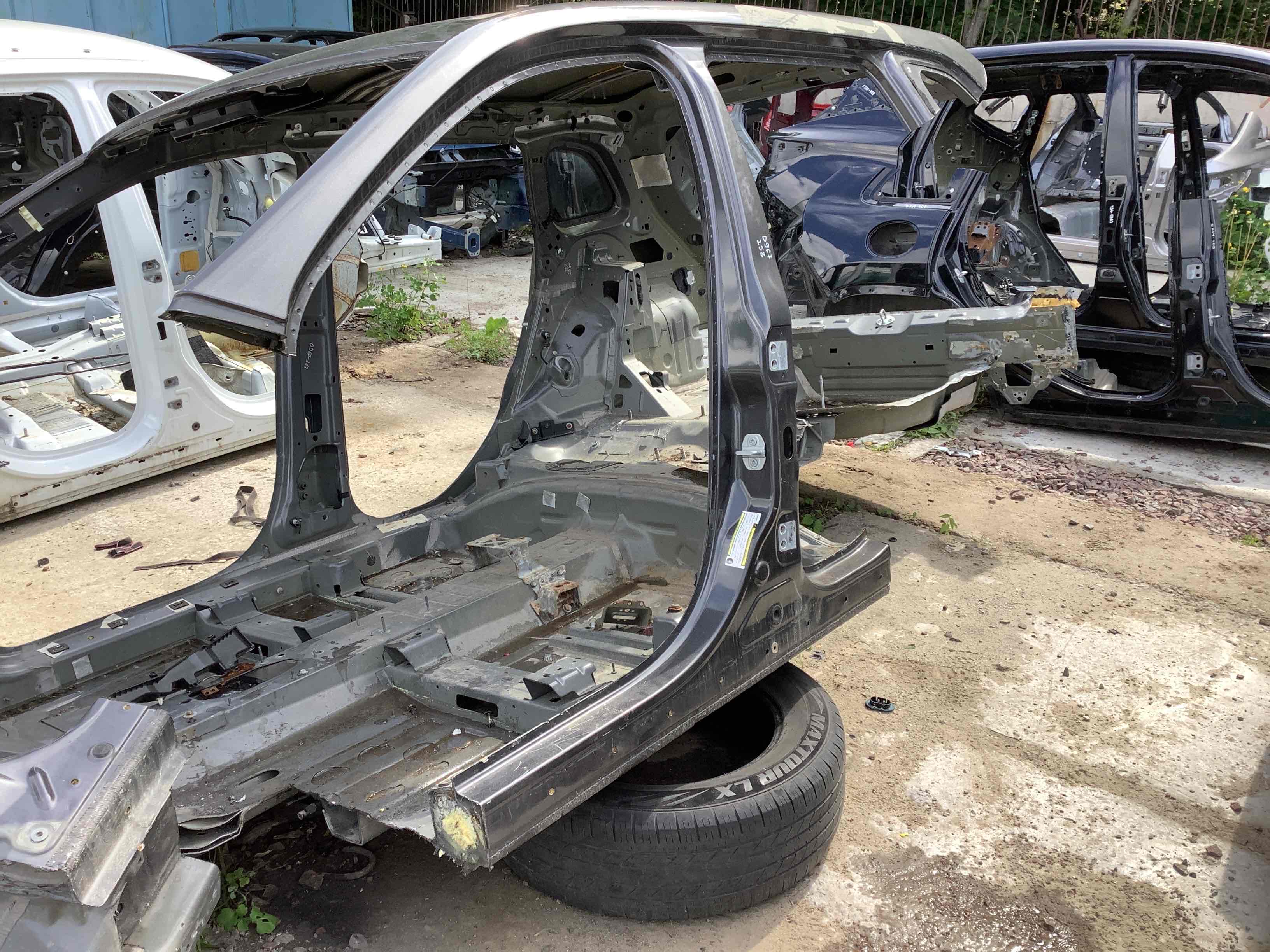 Стійки кузова та пороги