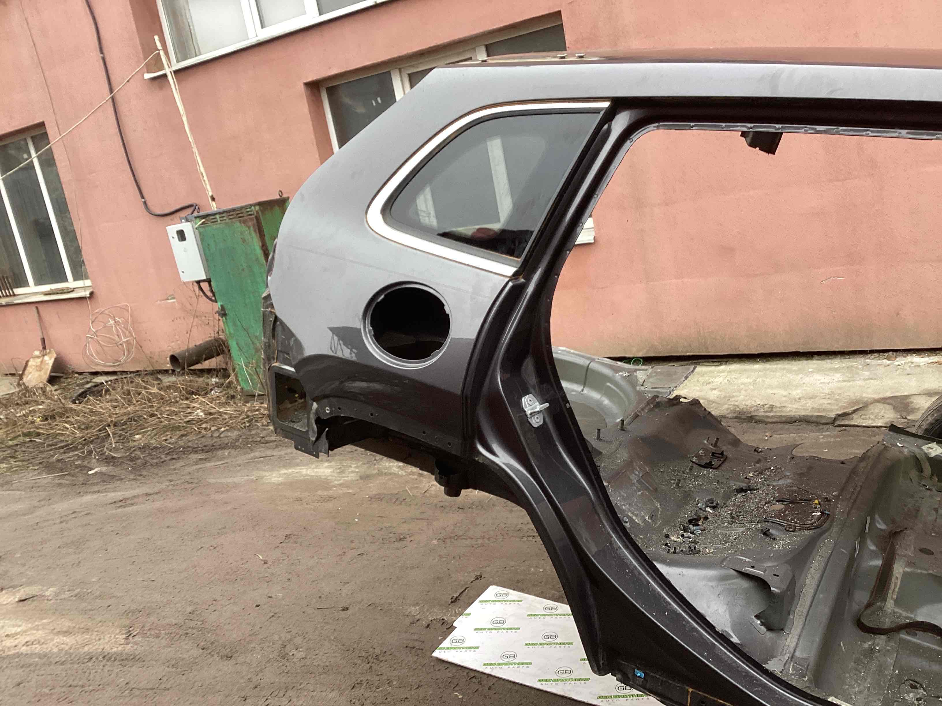 Чверть задня права