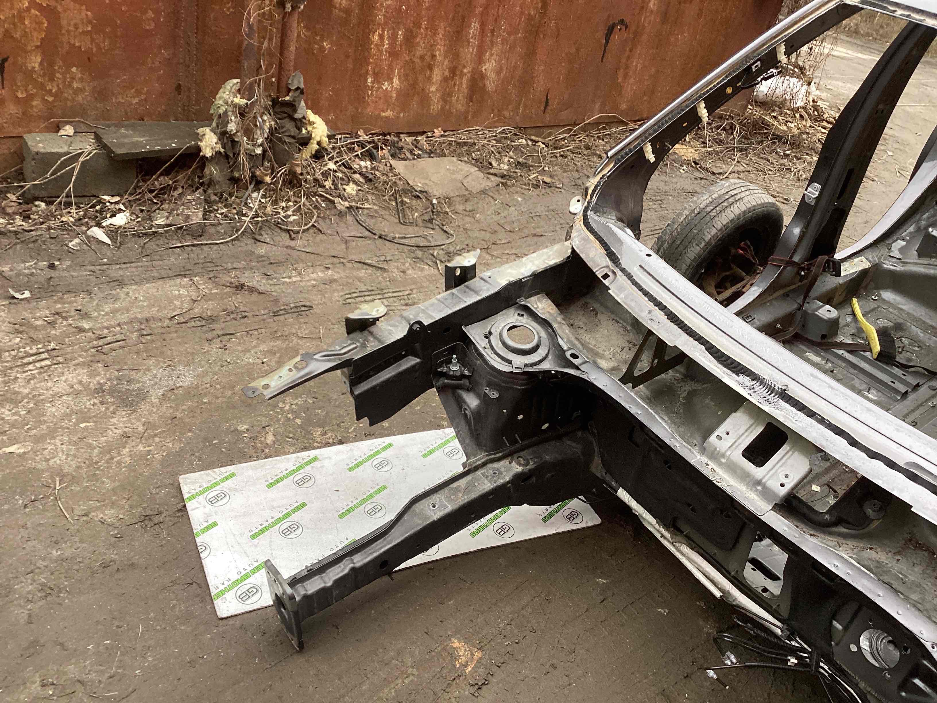 Чверть передня права