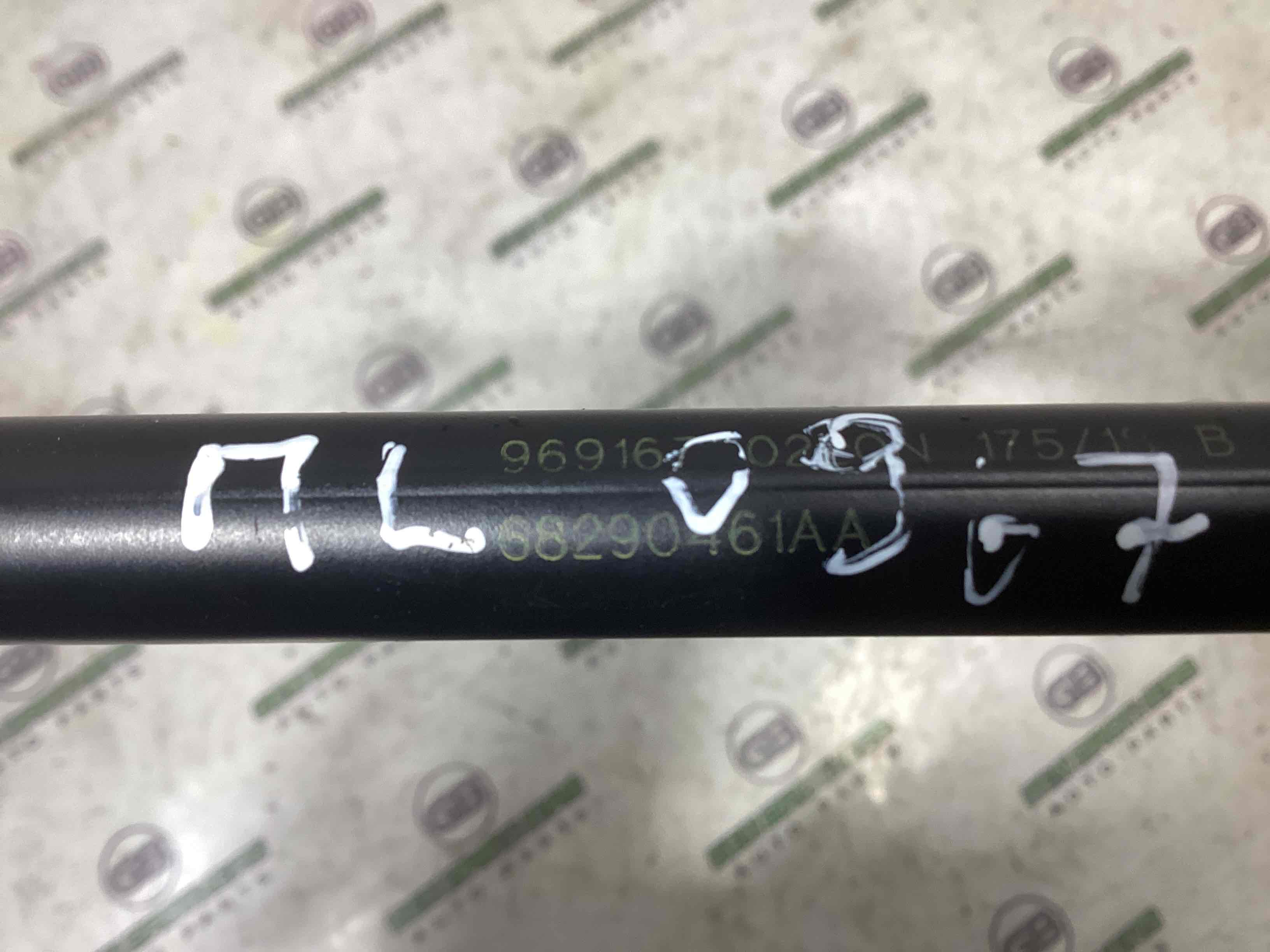 Амортизатор капота