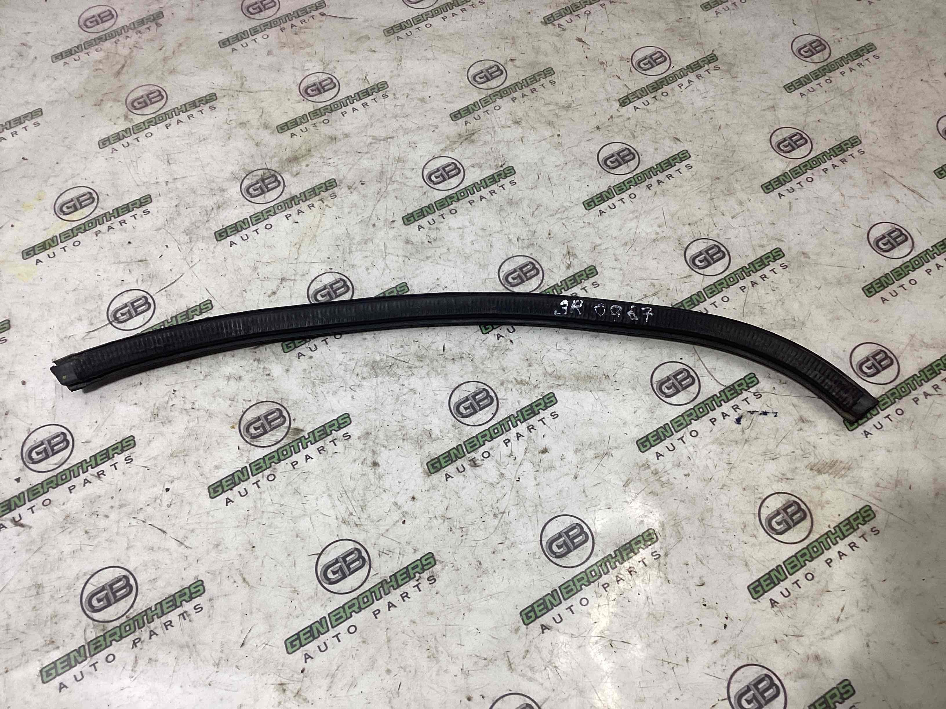 Ущільнювач скла, двері