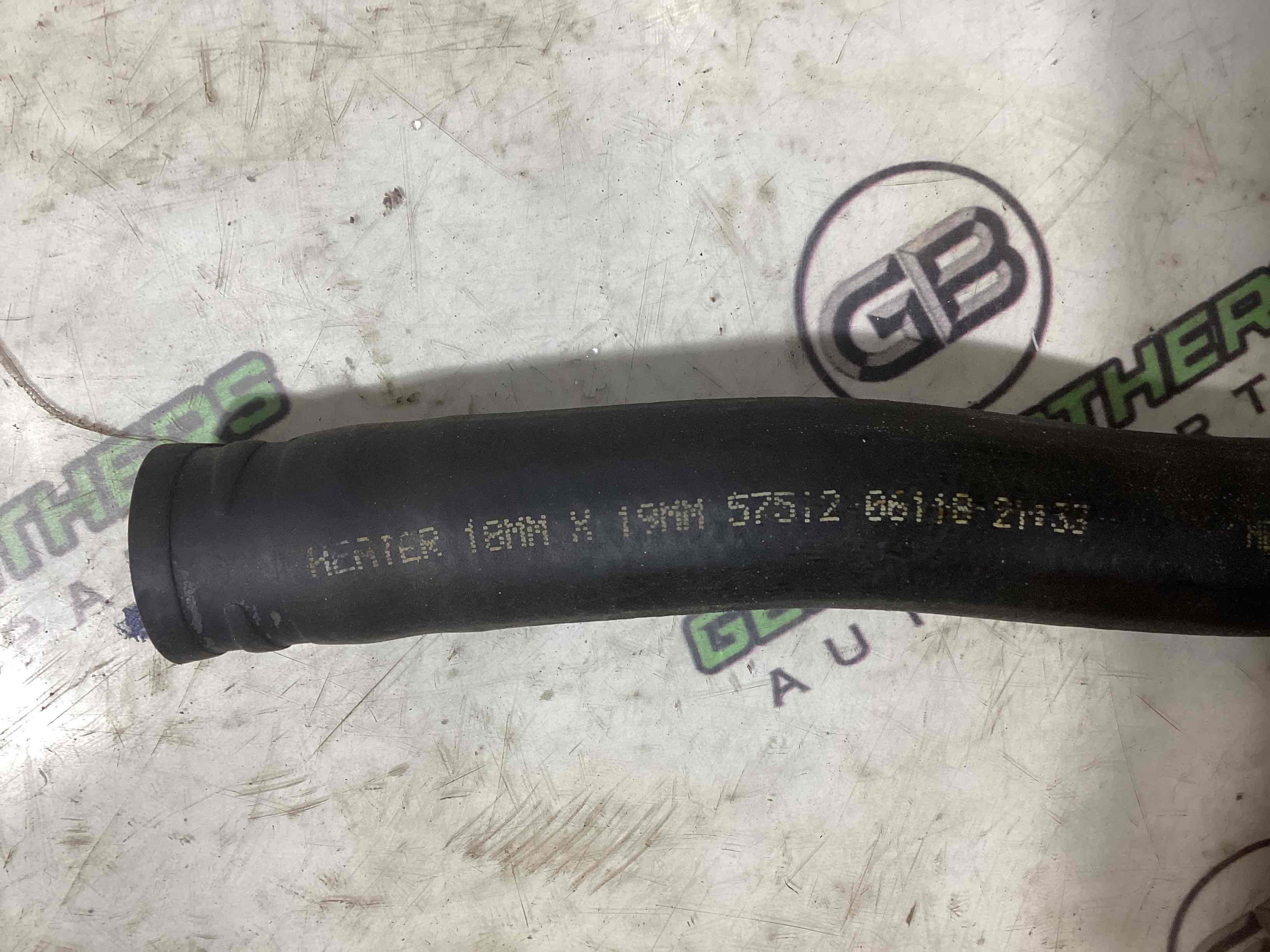 Патрубок трубопровід, шланг