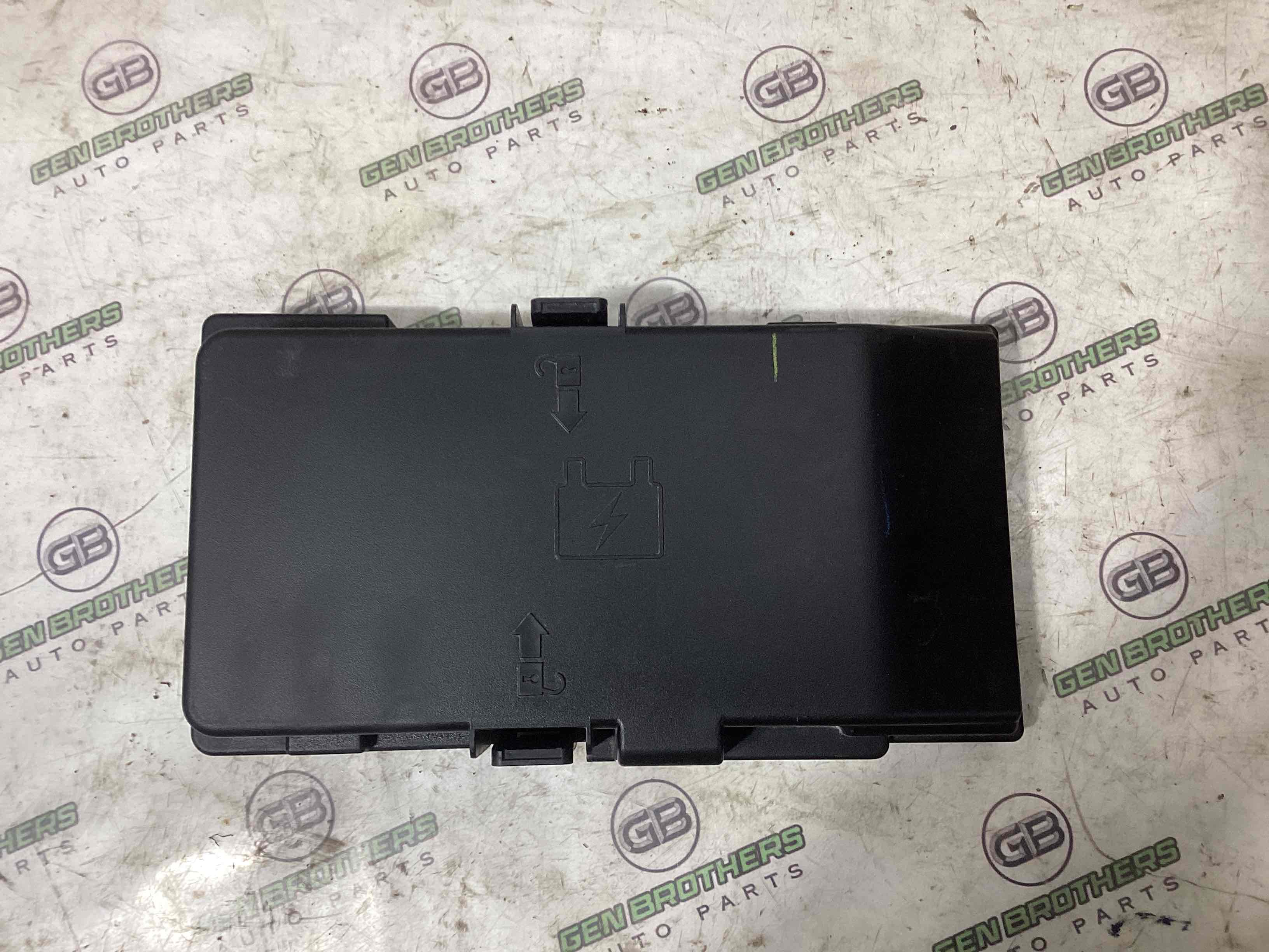 Полиця акумулятора, кришка, кріплення майданчик АКБ