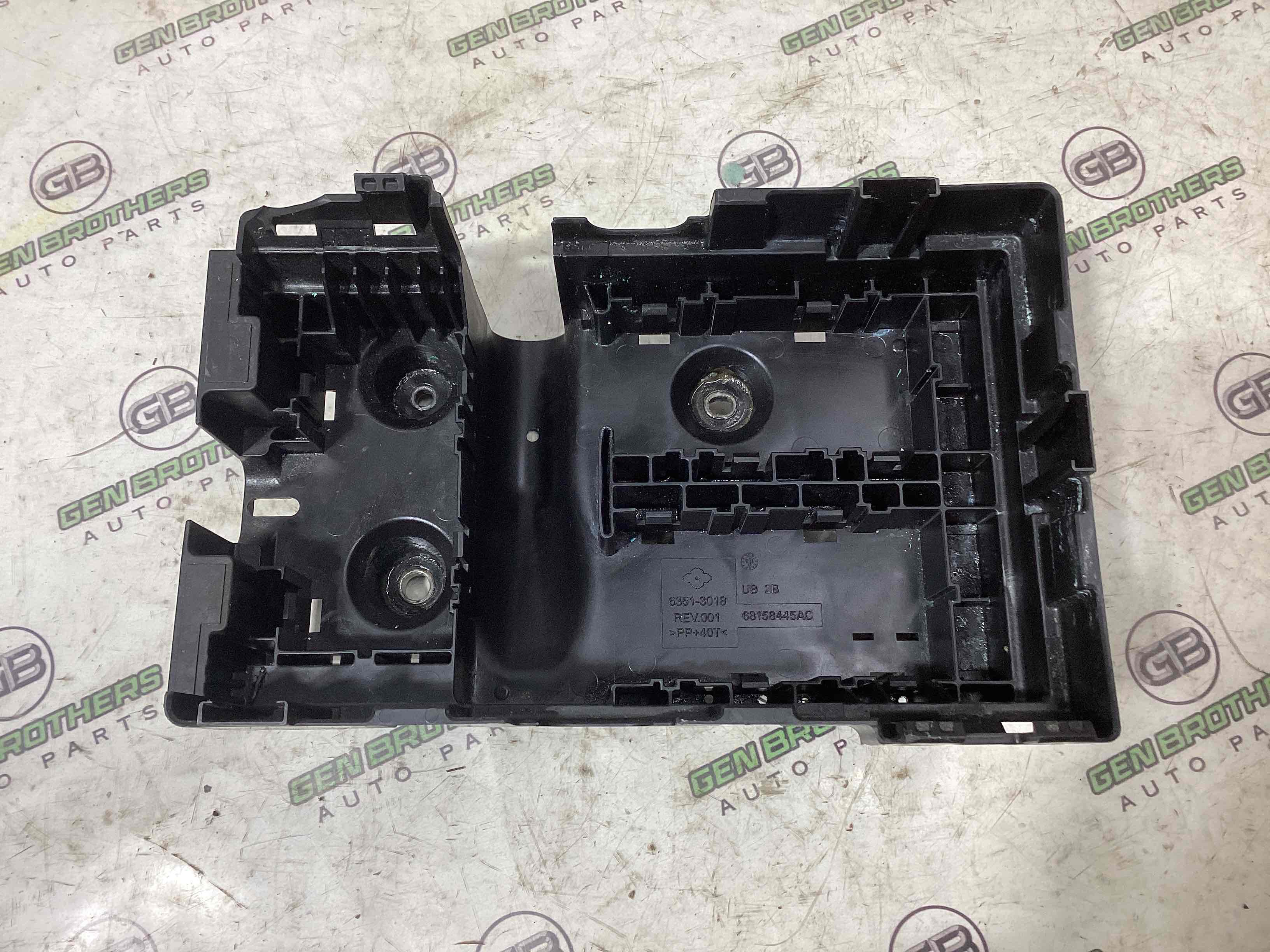 Кришка корпус блоку запобіжників