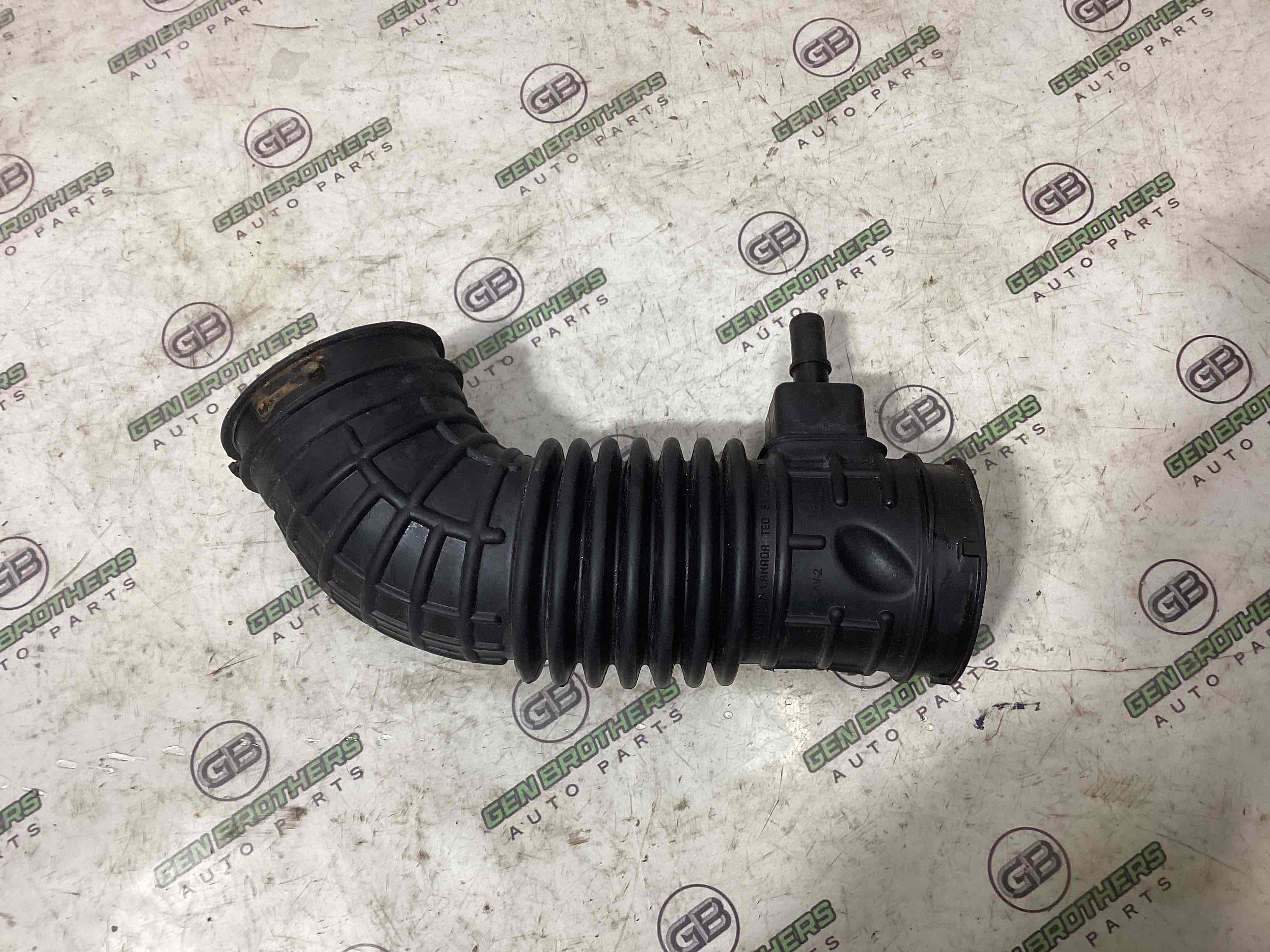 Патрубок повітряного фільтра