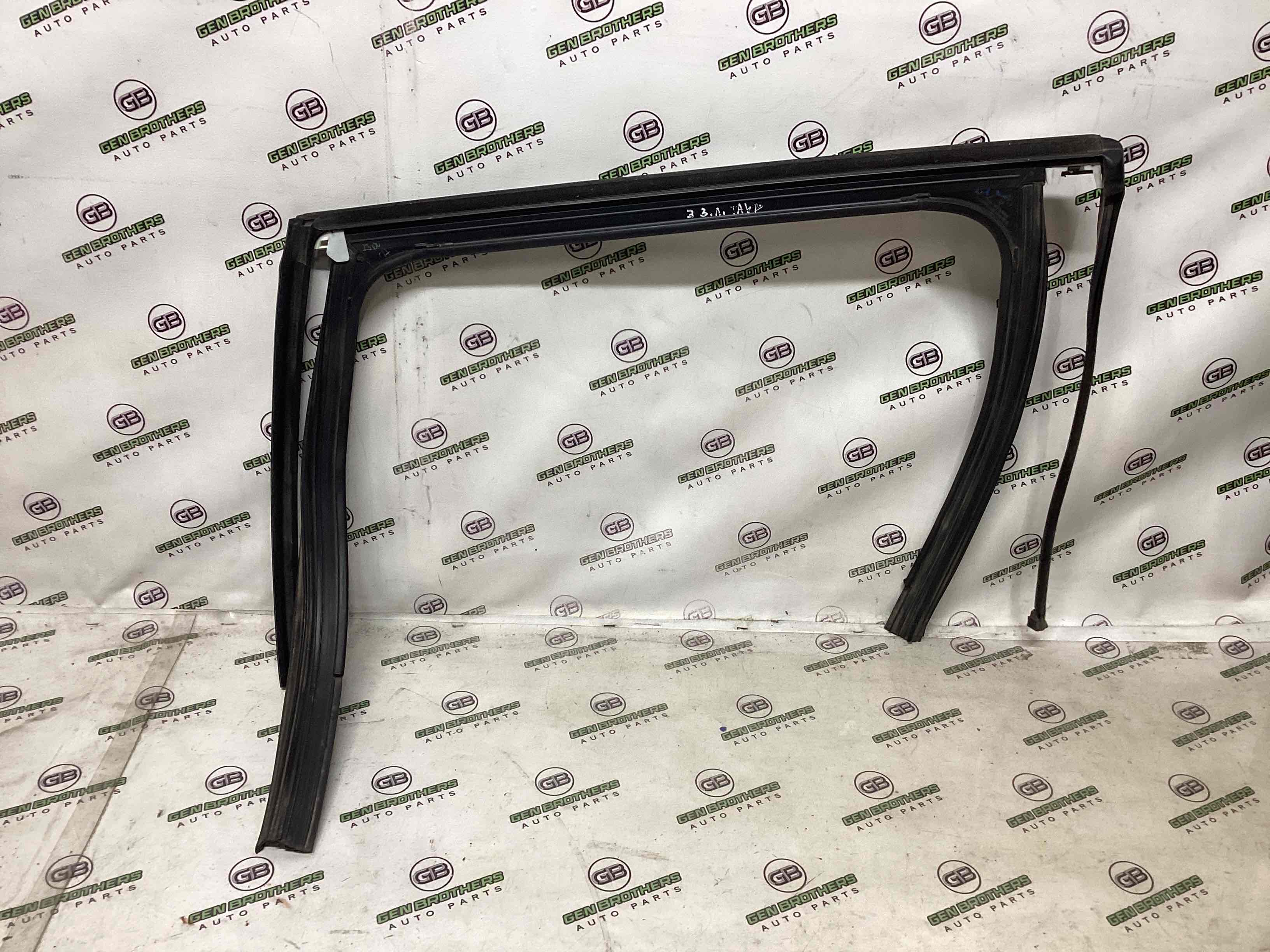 Ущільнювач скла, двері