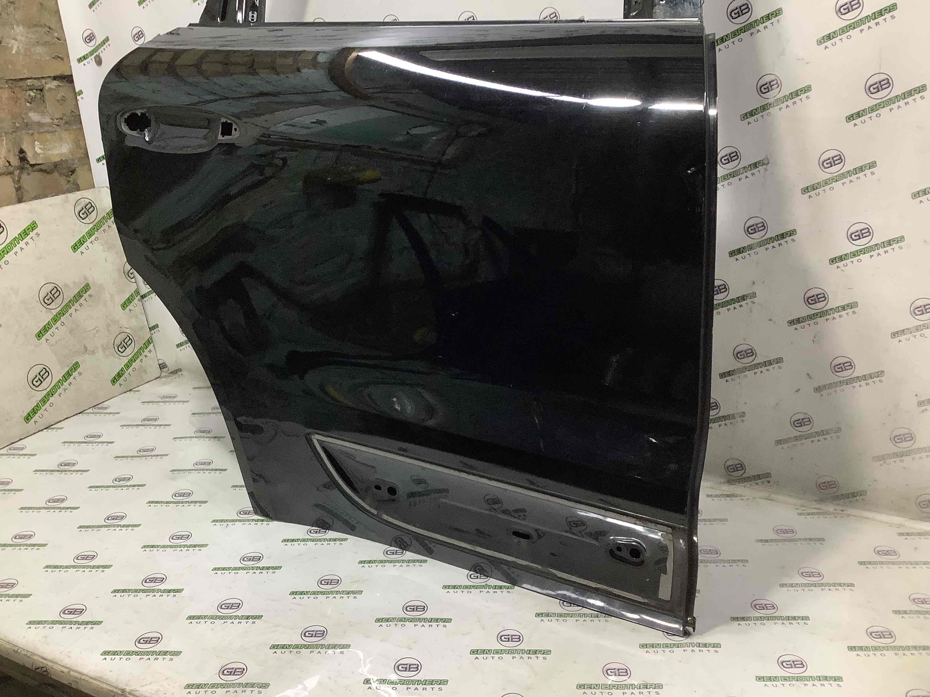 Двері задні права