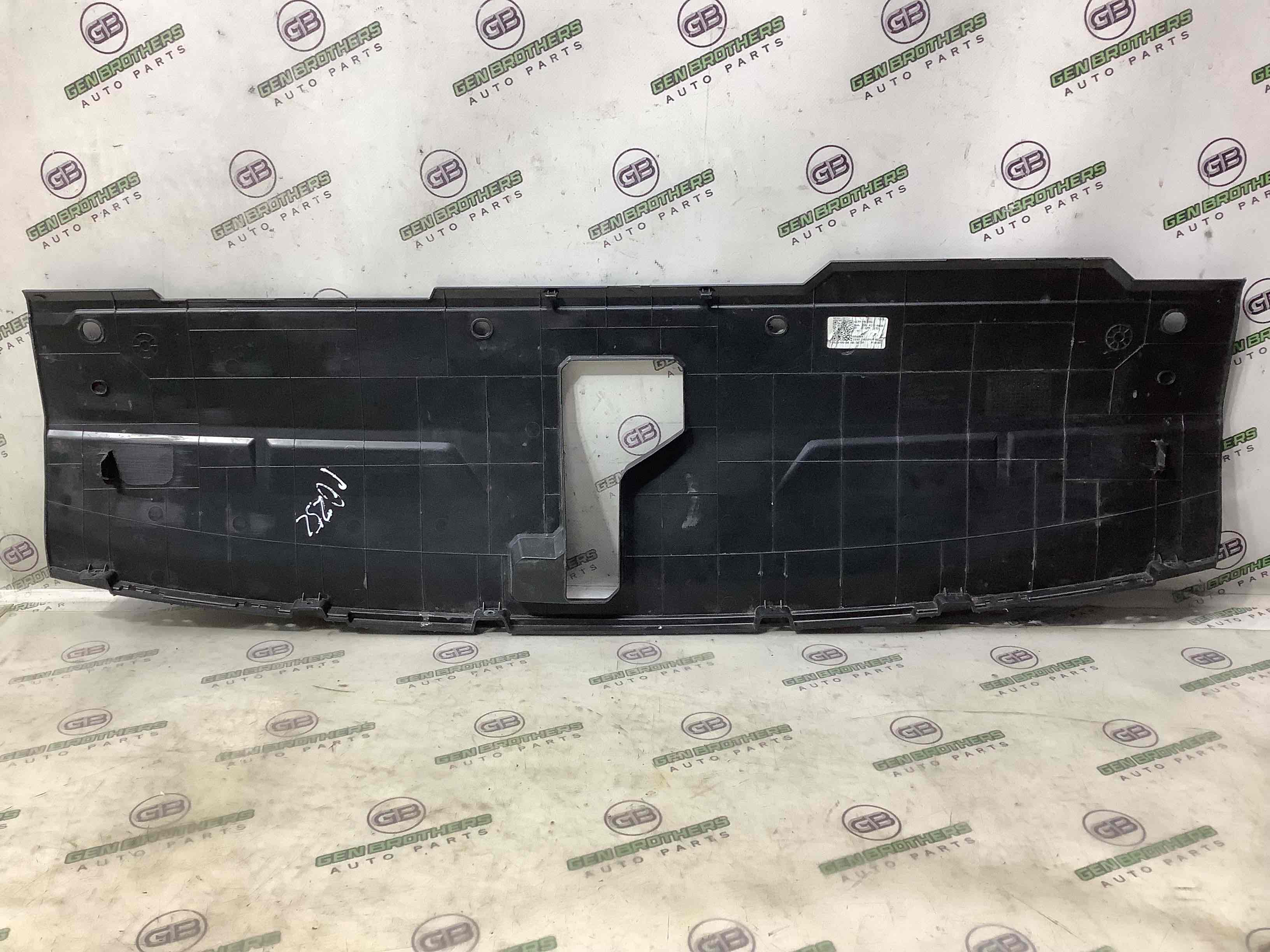 Пластик моторного відсіку