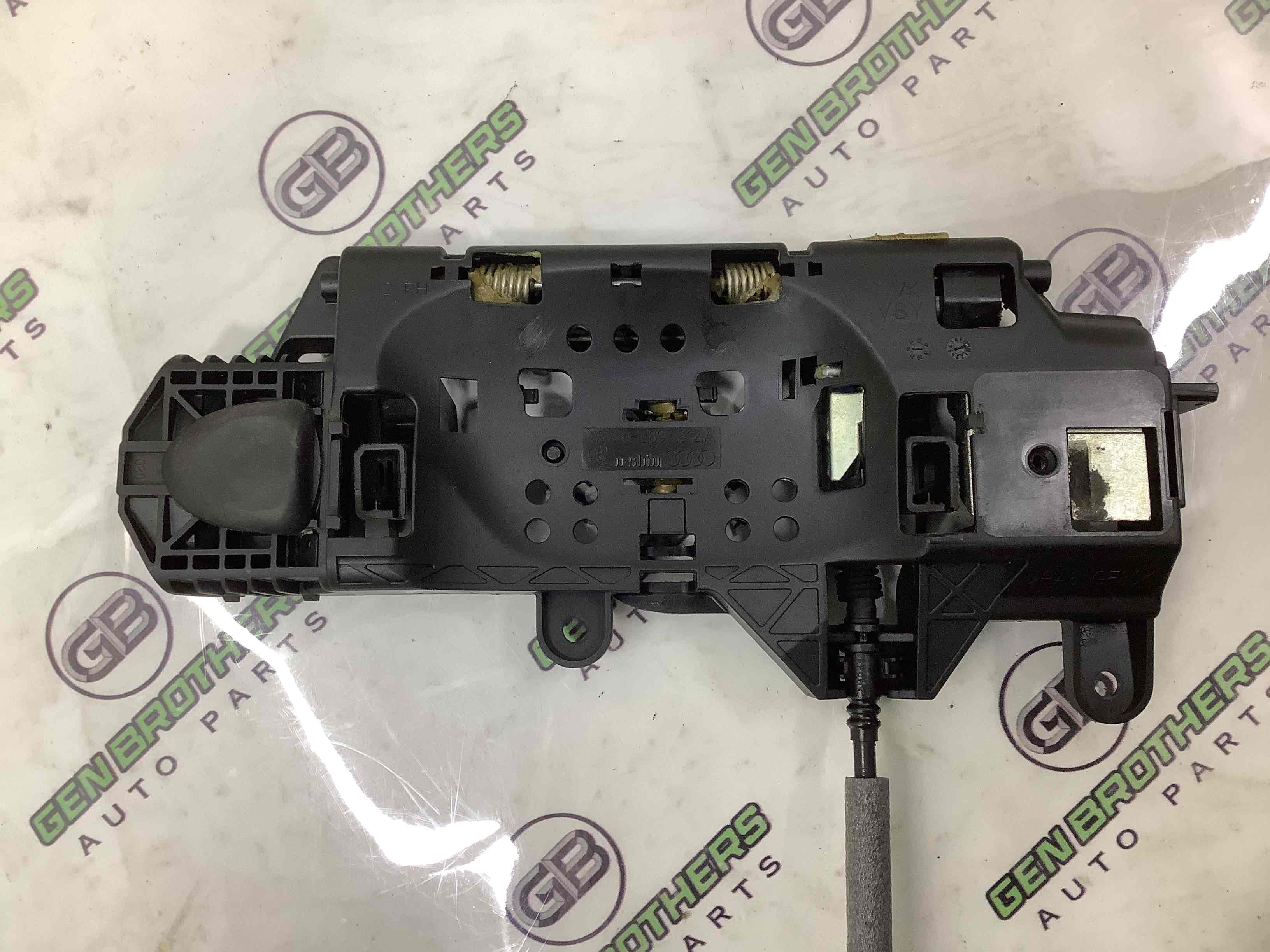 Кронштейн ручки дверей