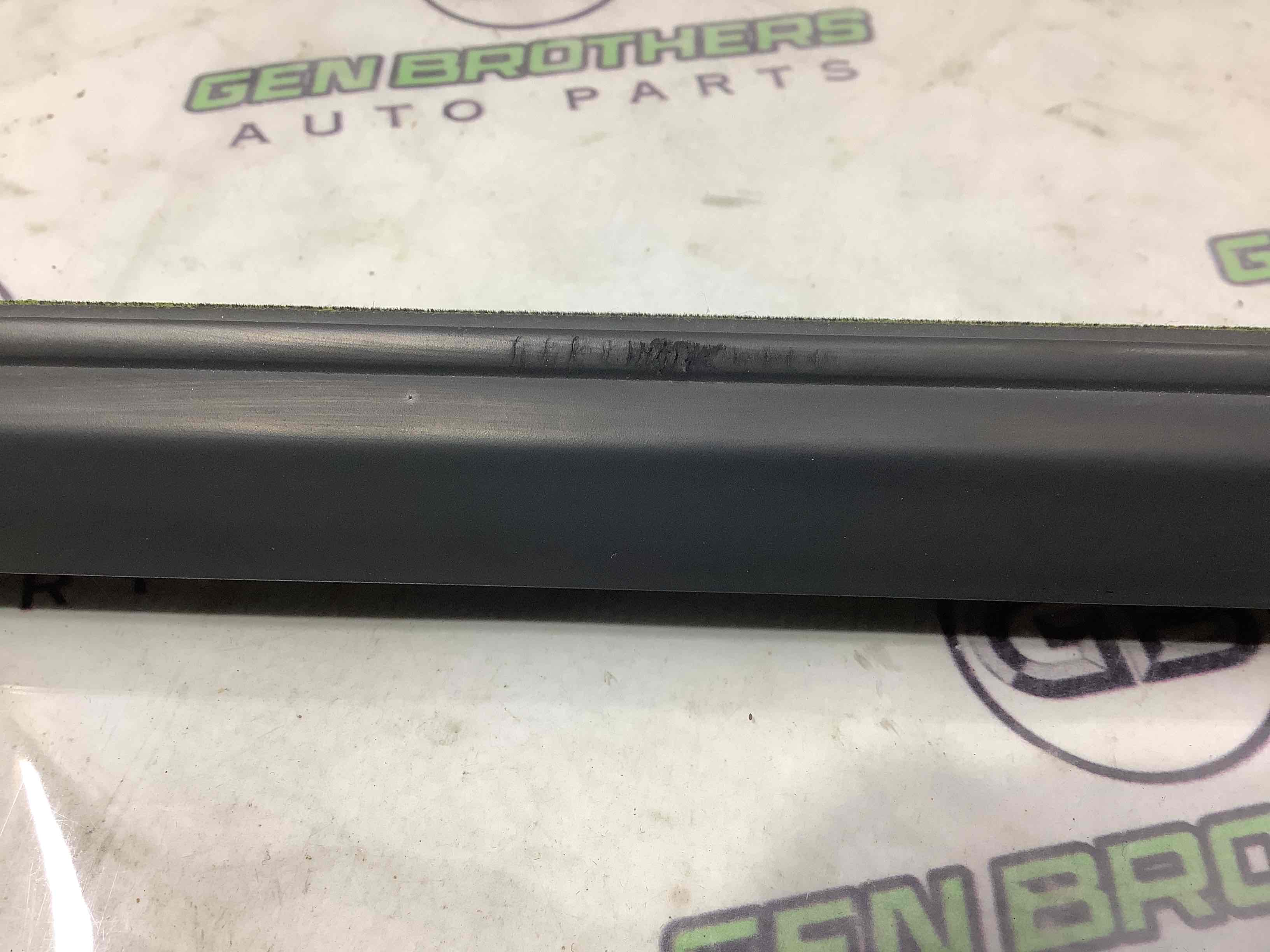 Молдинг двері передньої правої