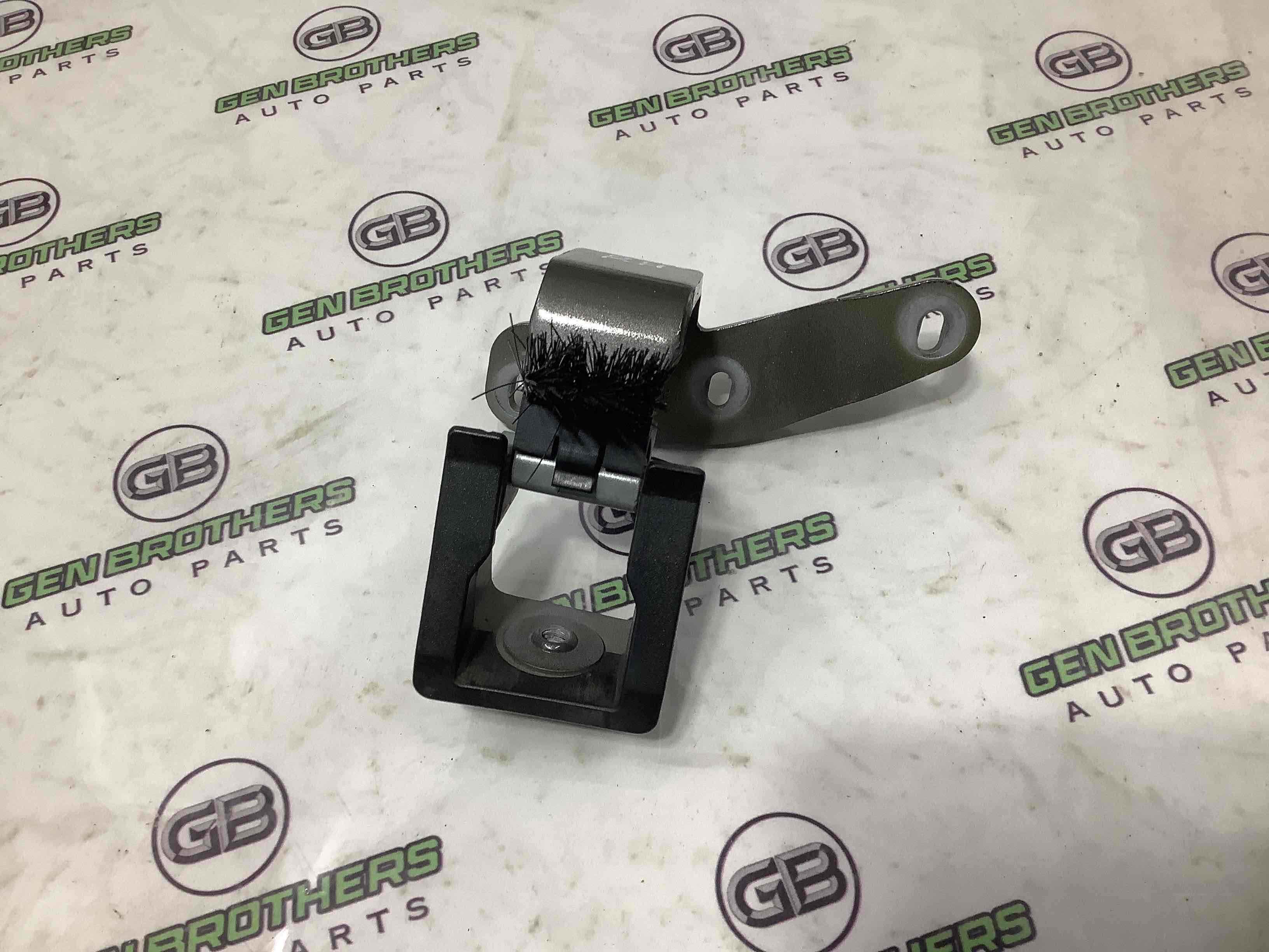 Петля кришки багажника, двері багажника