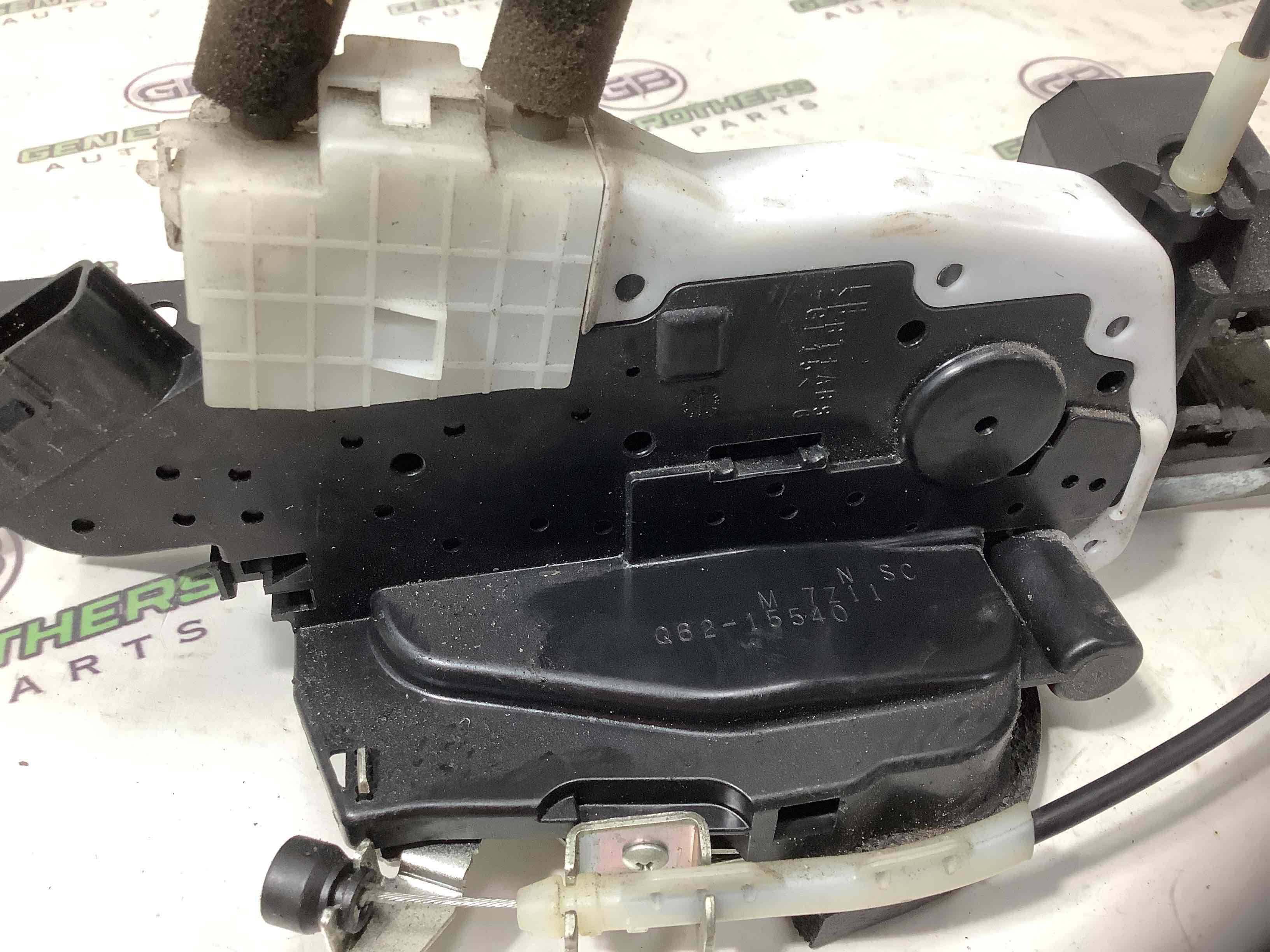Замок дверей задньої лівої
