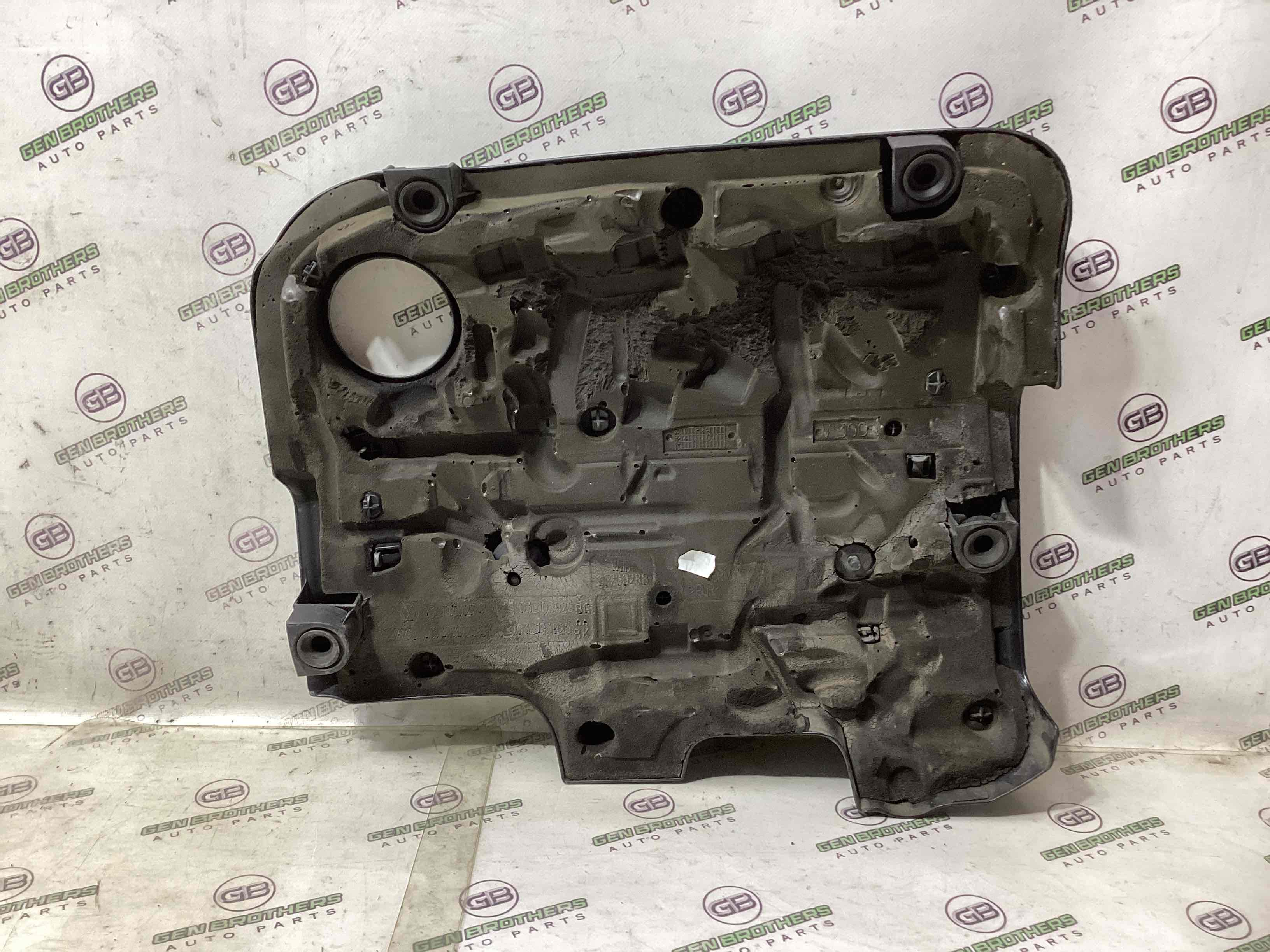 Крышка двигателя декоративная