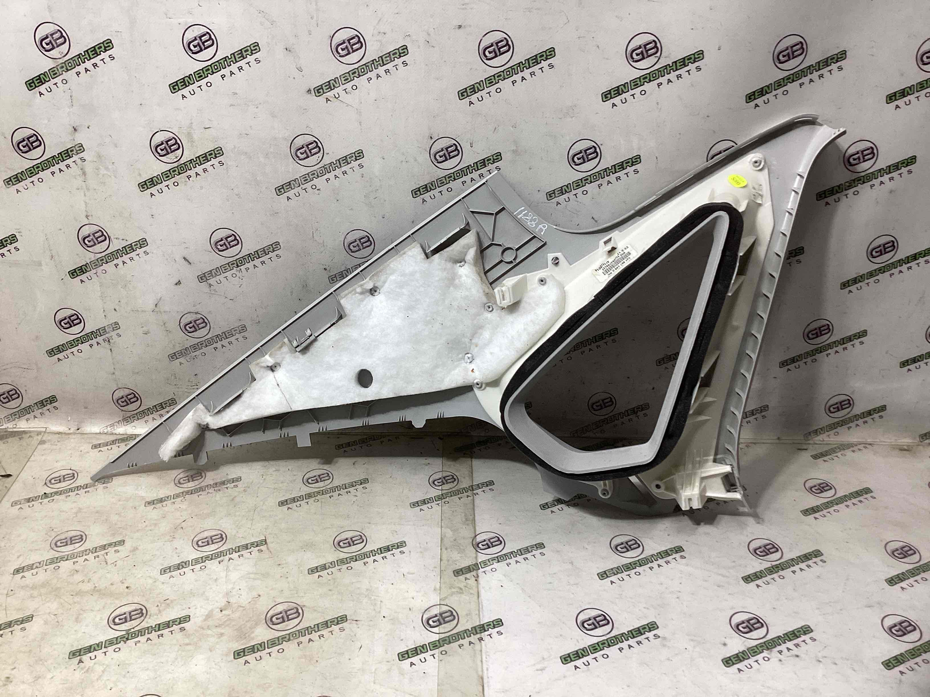 Обшивка задней стойки правая