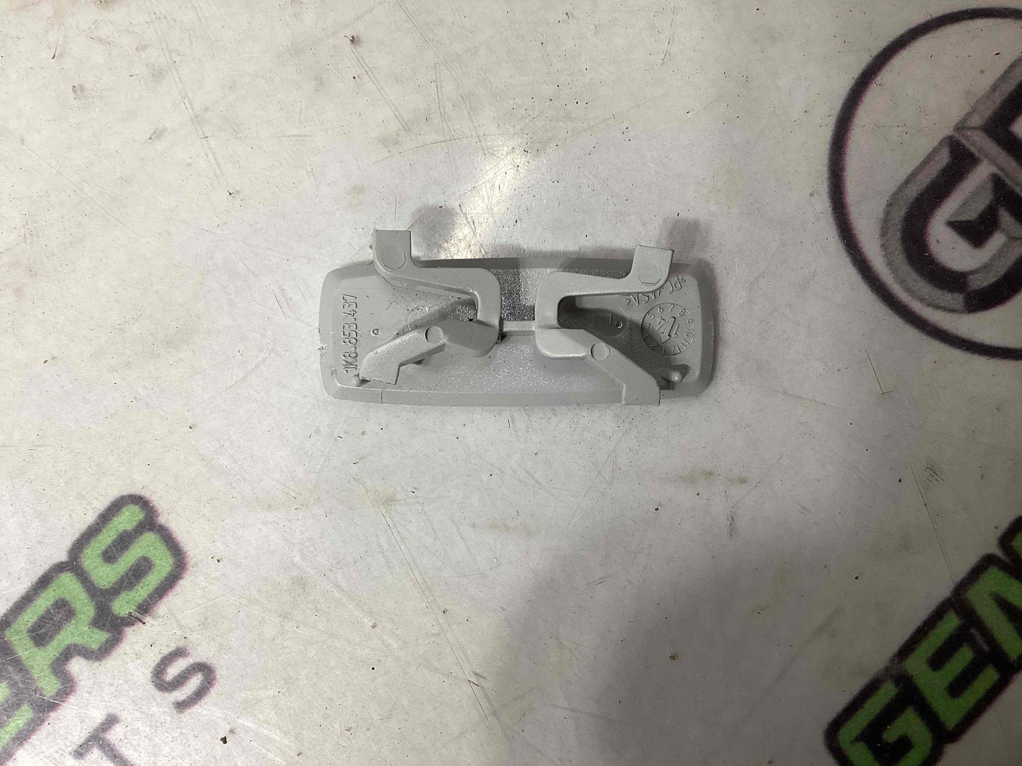 Пластиковые элементы салона