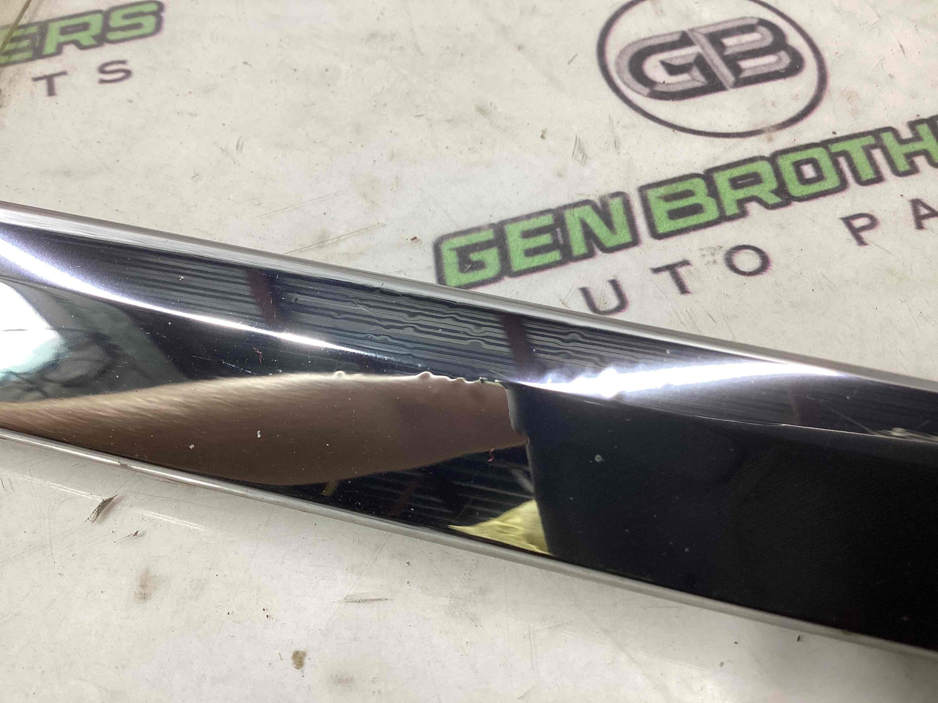 Молдинг двери задней левой