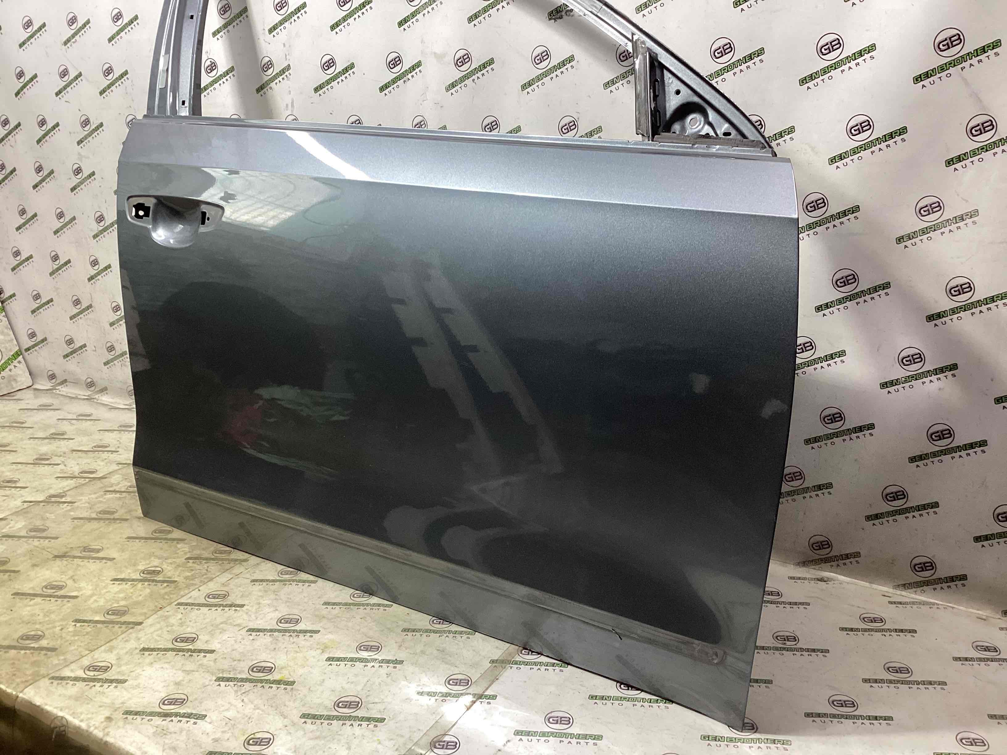 Дверь передняя правая