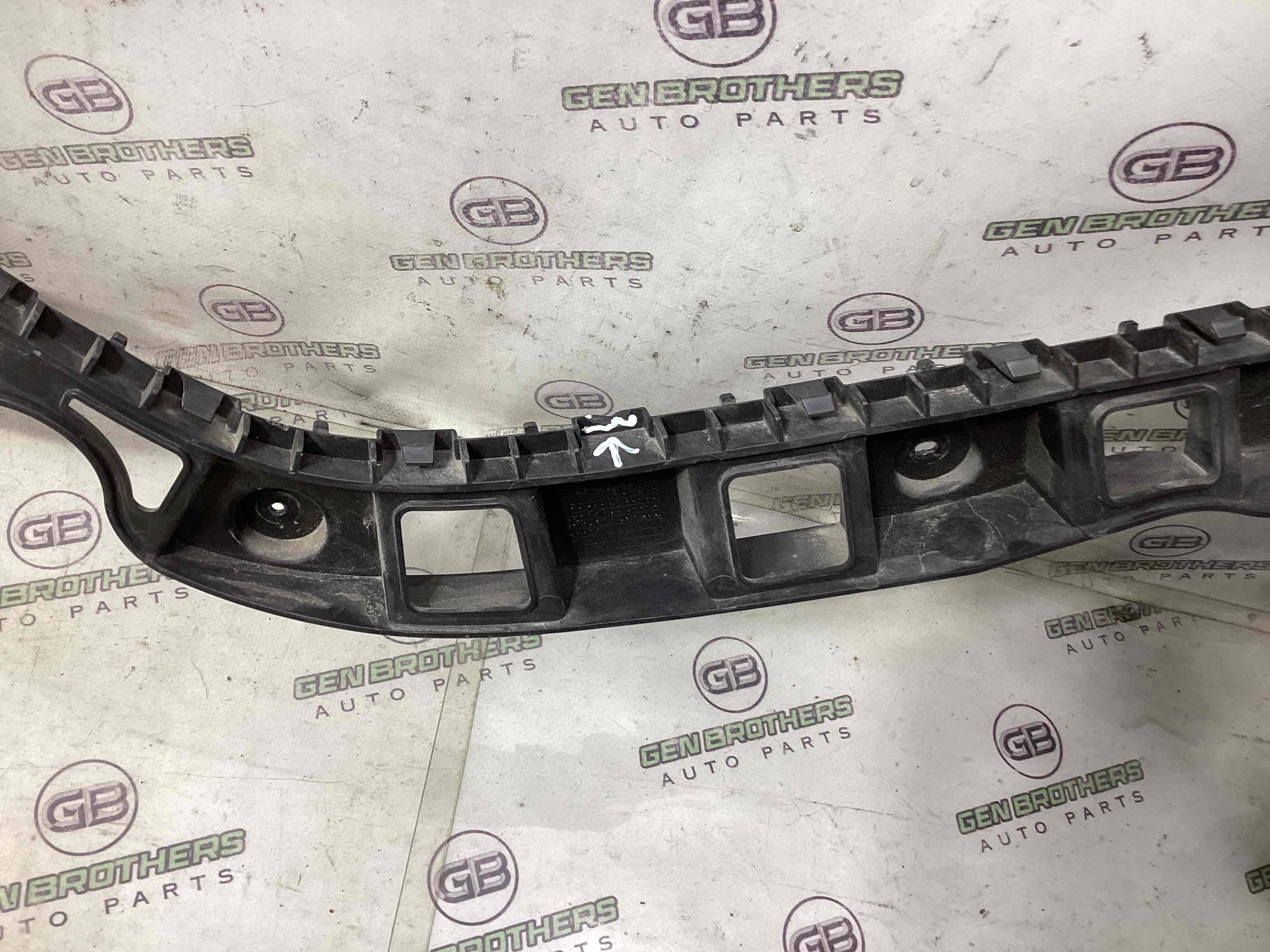 Крепление заднего бампера правое