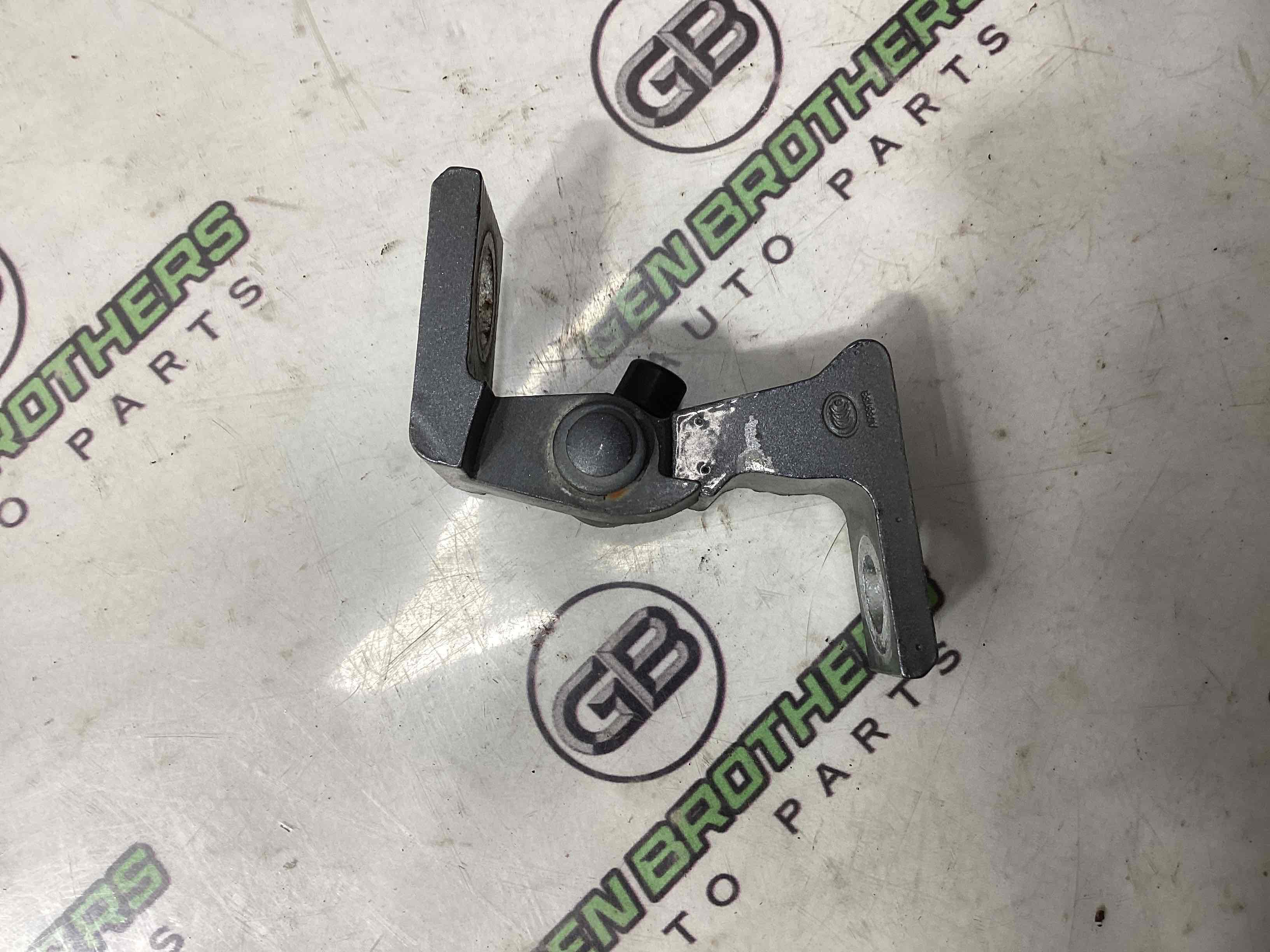 Петля двери, замок двери