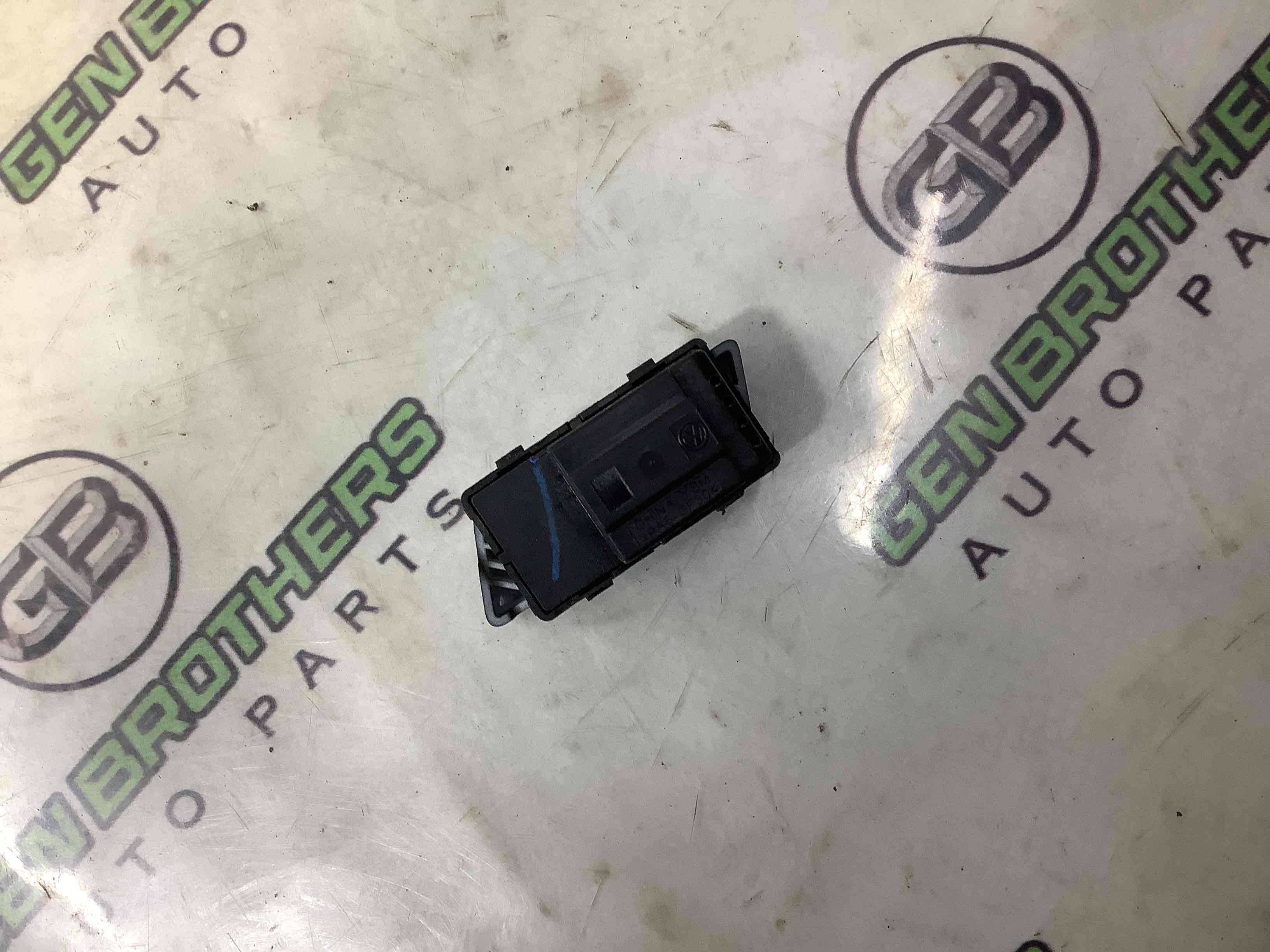 Кнопка центрального замка