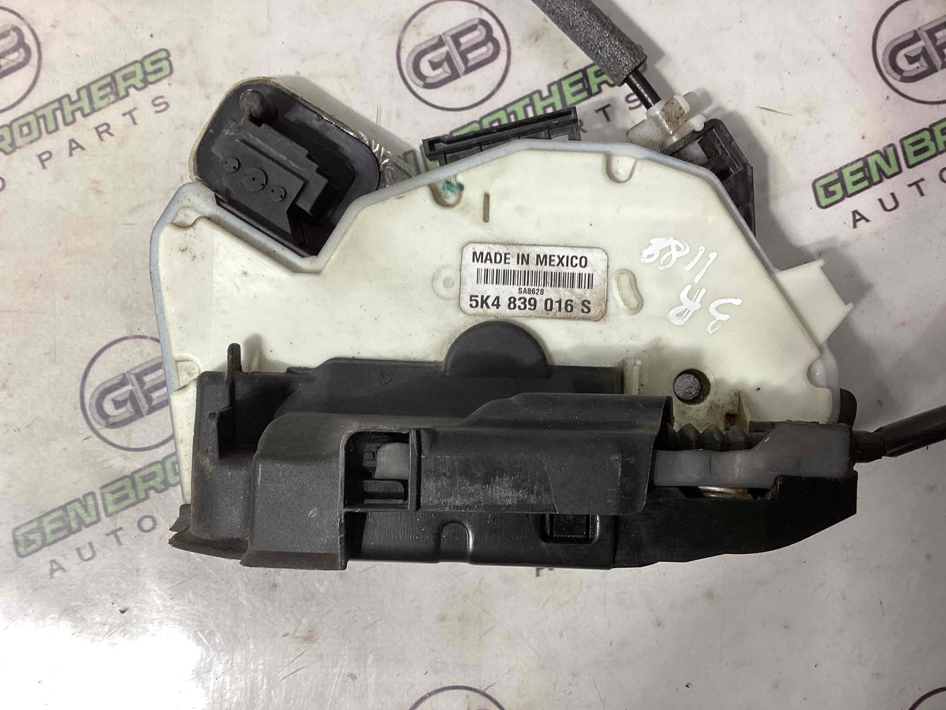 Замок двери задней правой