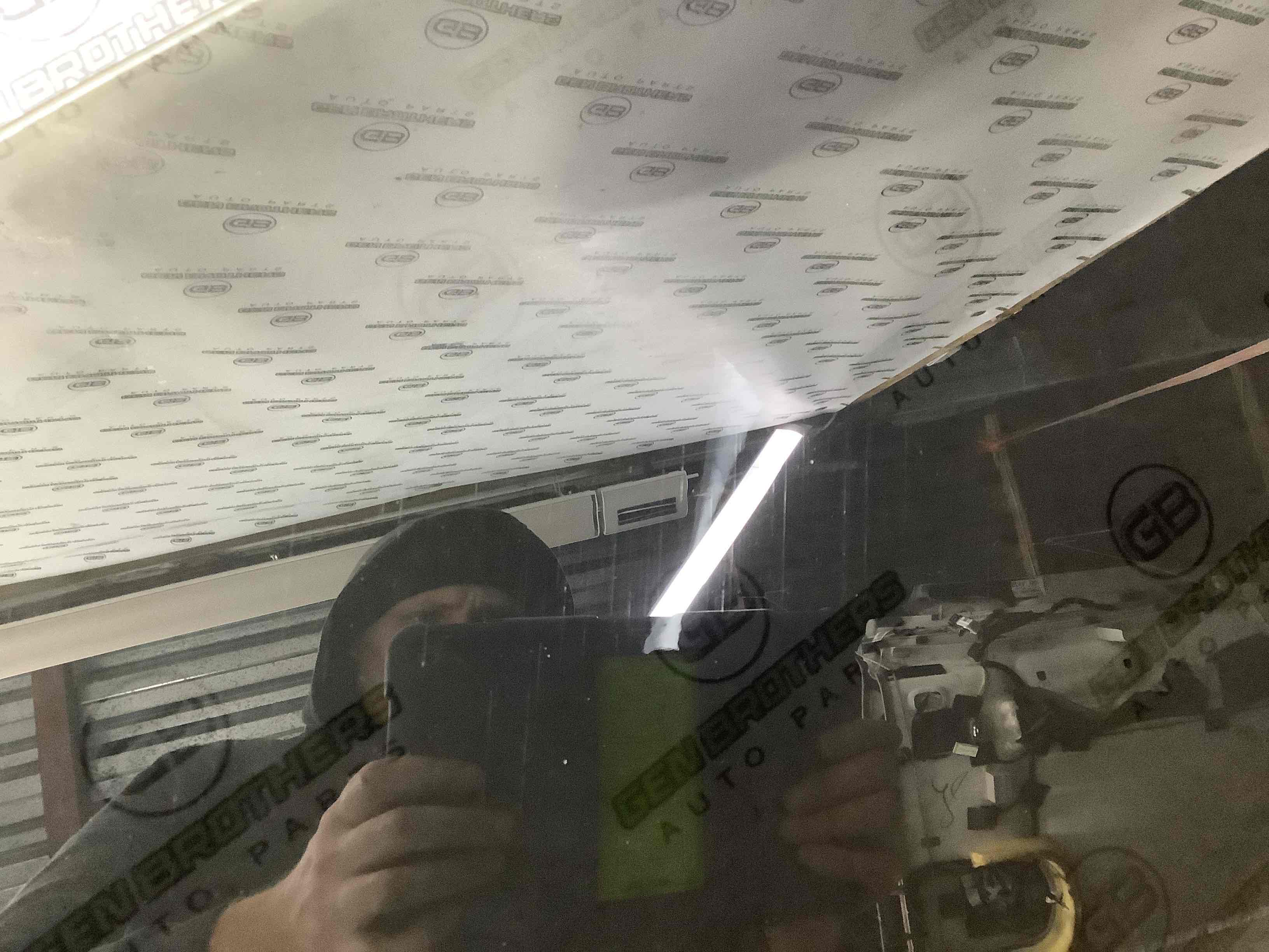 Стекло переднее левое