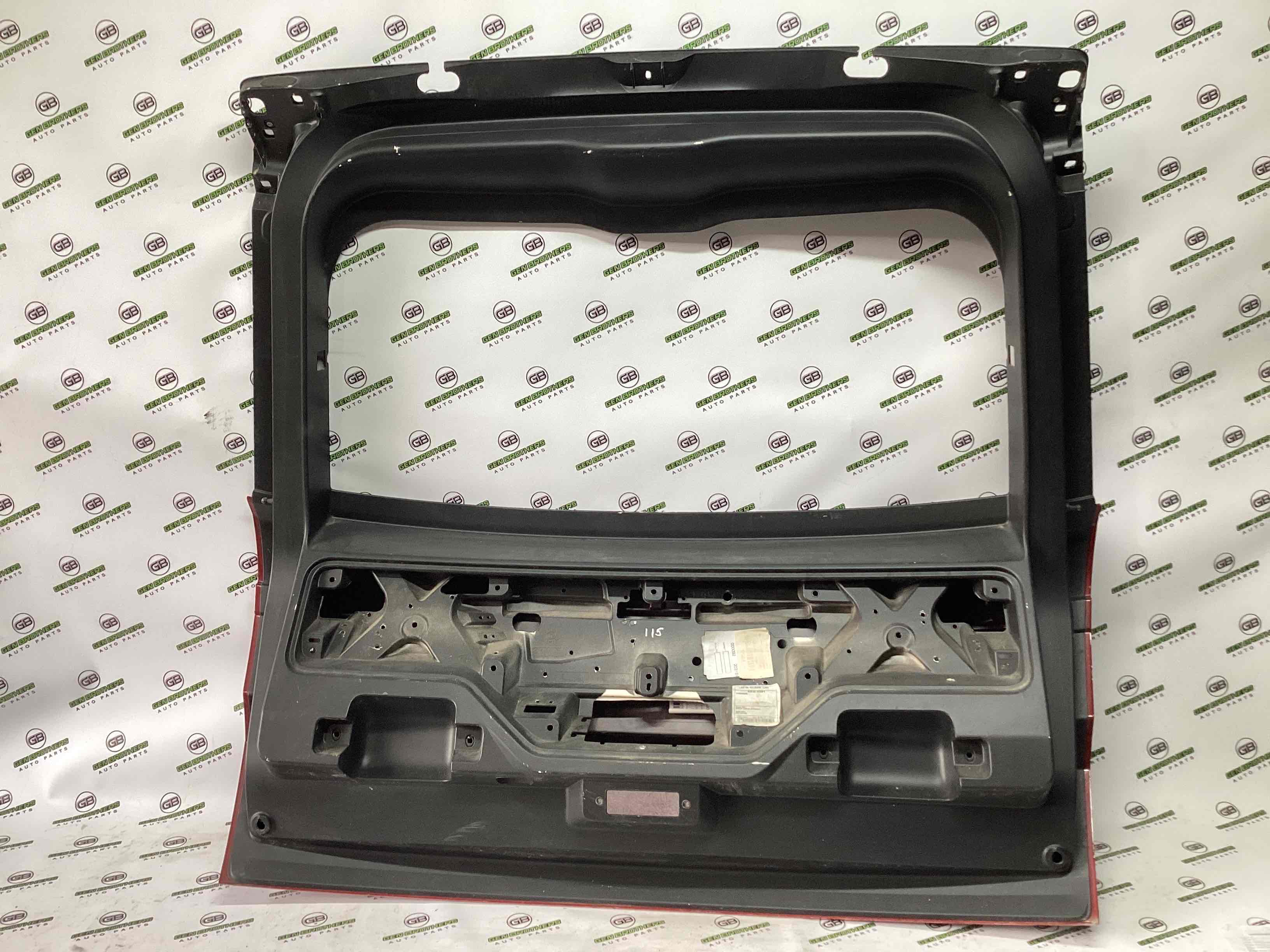 Кришка багажника, двері багажника