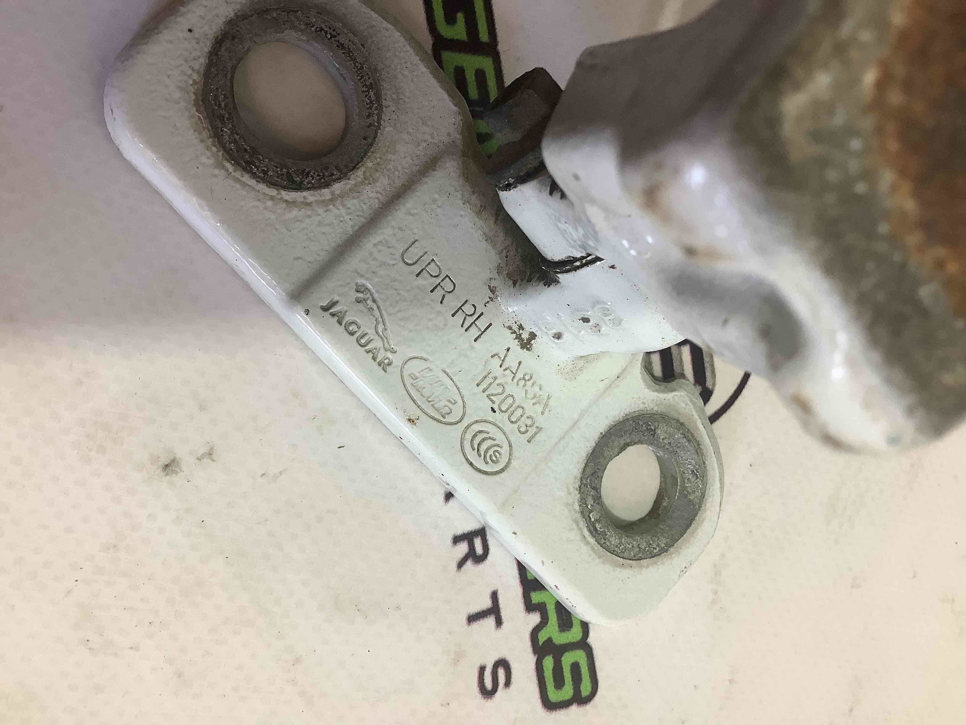 Петля двери, замок двери