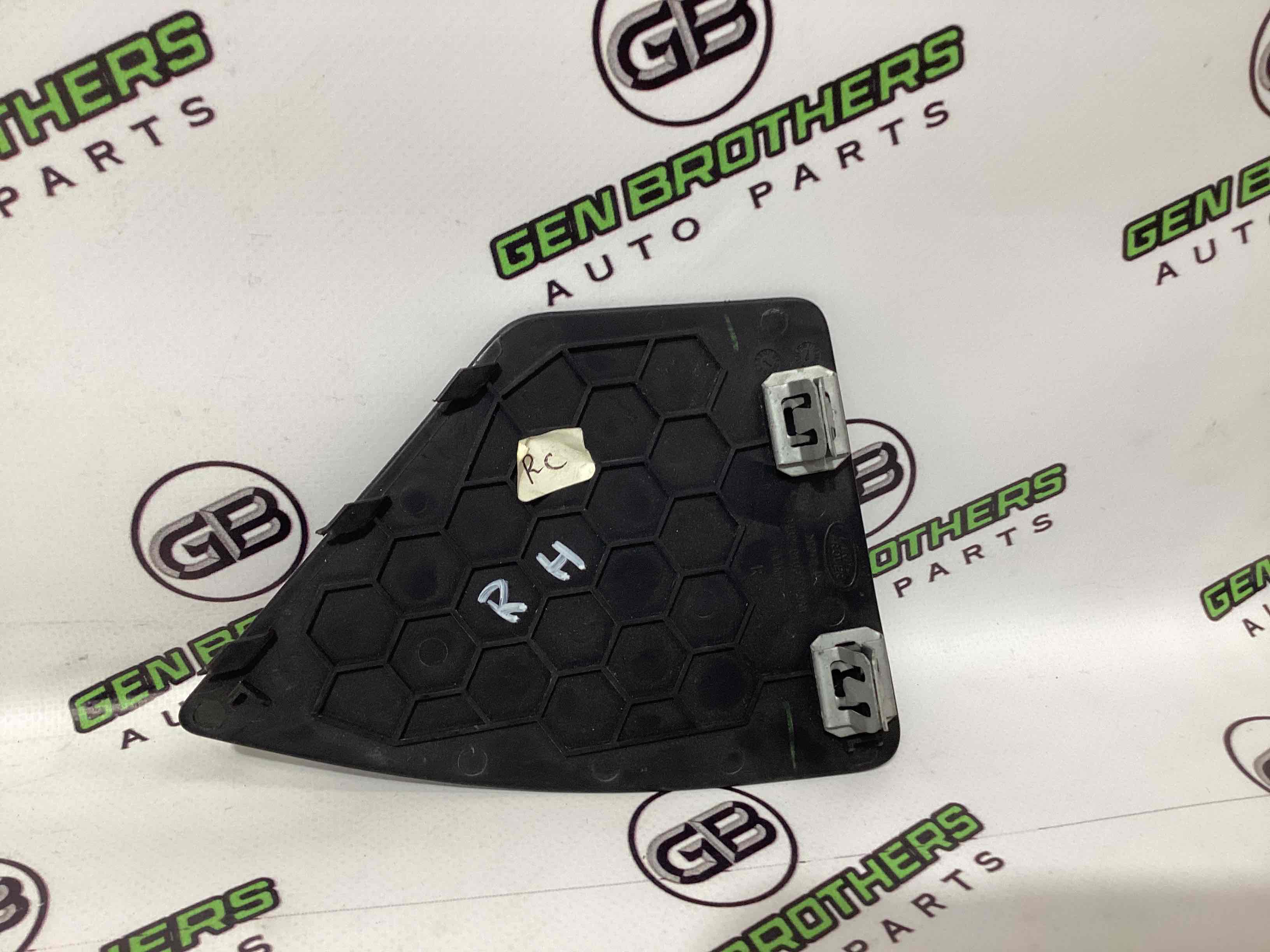 Пластиковые элементы салона