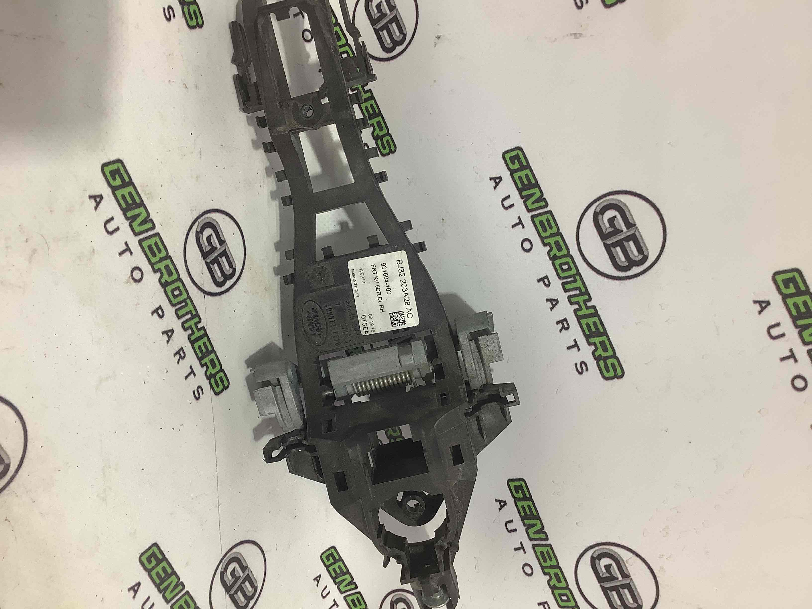 Кронштейн ручки дверей