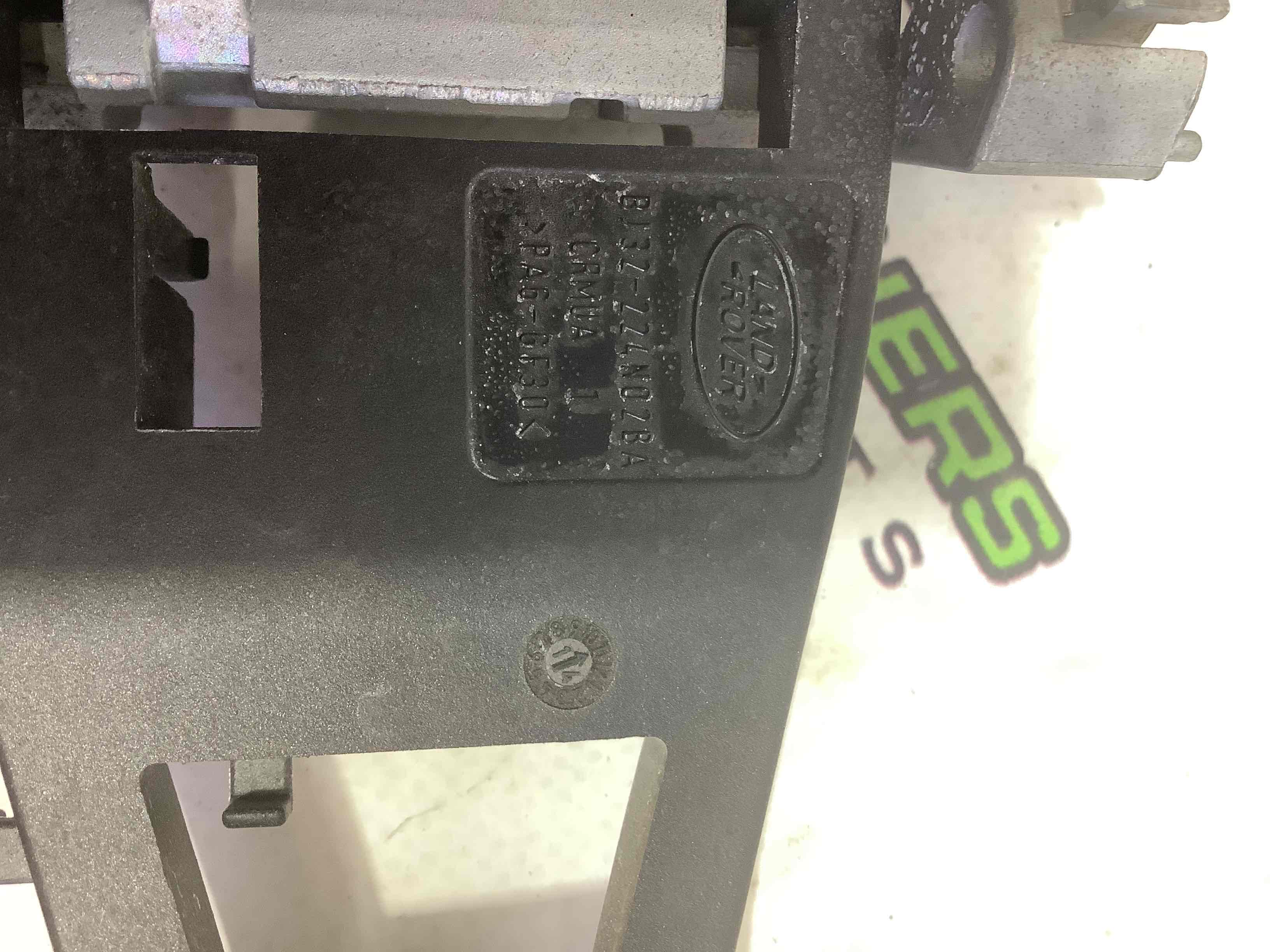 Кронштейн ручки дверей