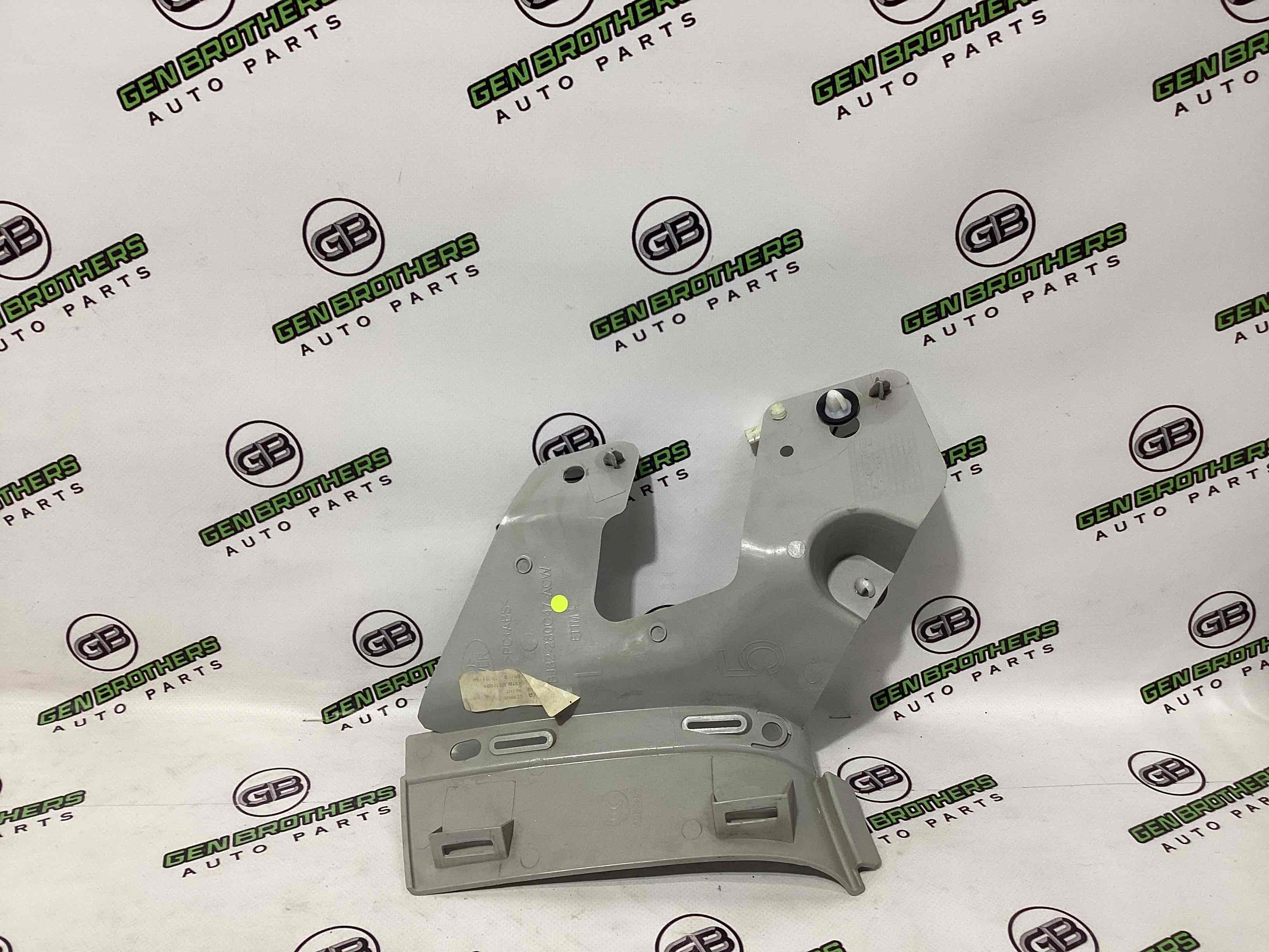 Обшивка задней стойки левая