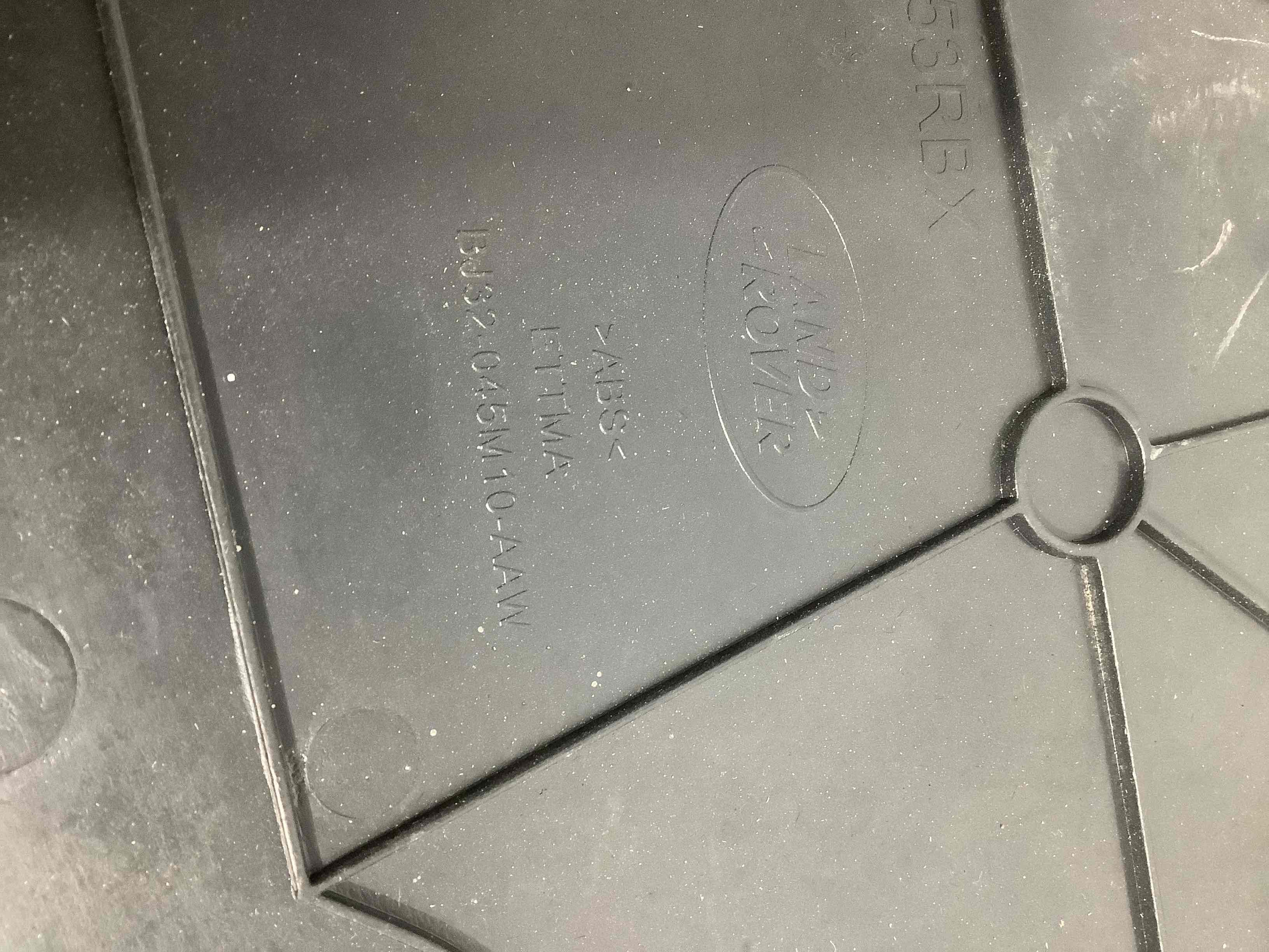 Пластиковые элементы салона