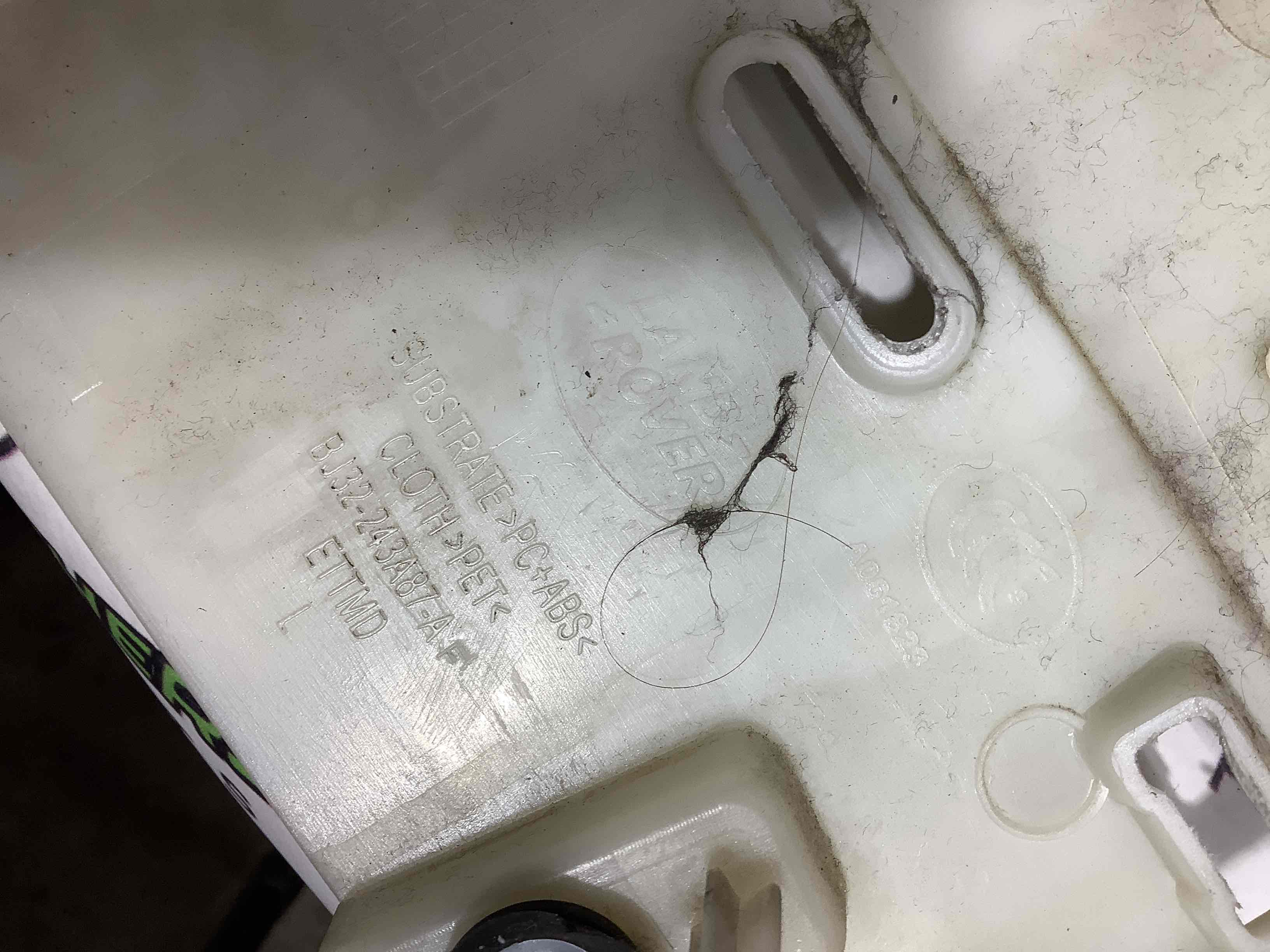 Пластиковые элементы салона