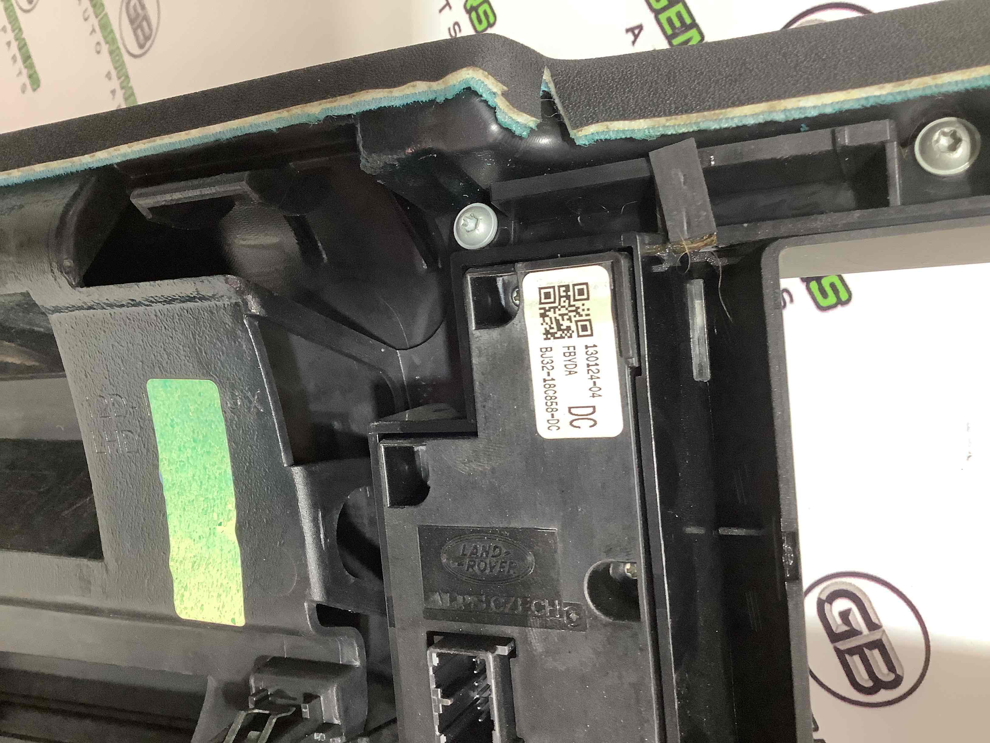 Обшивка приборной панели торпедо