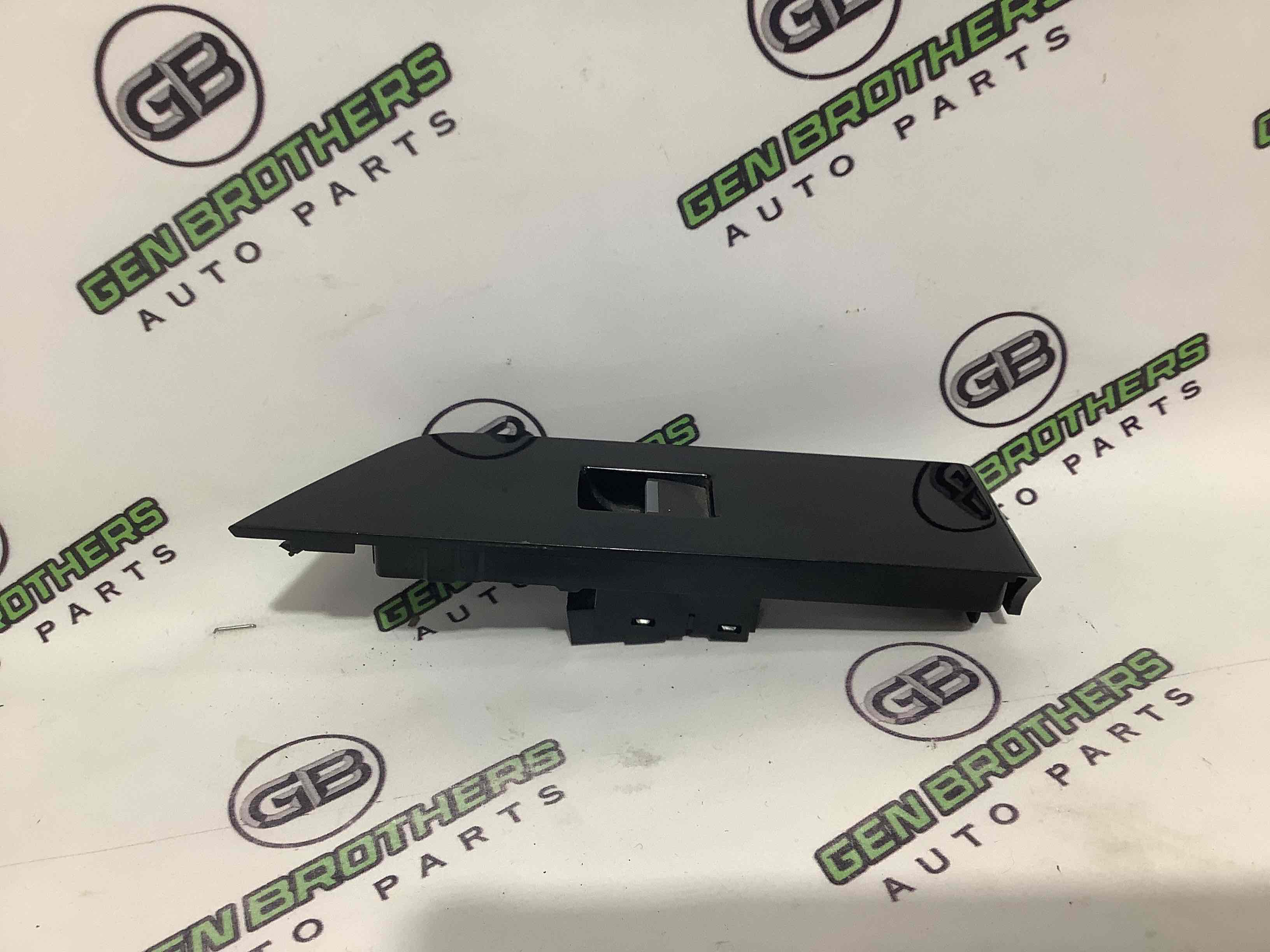 Кнопки управления стеклоподъемниками