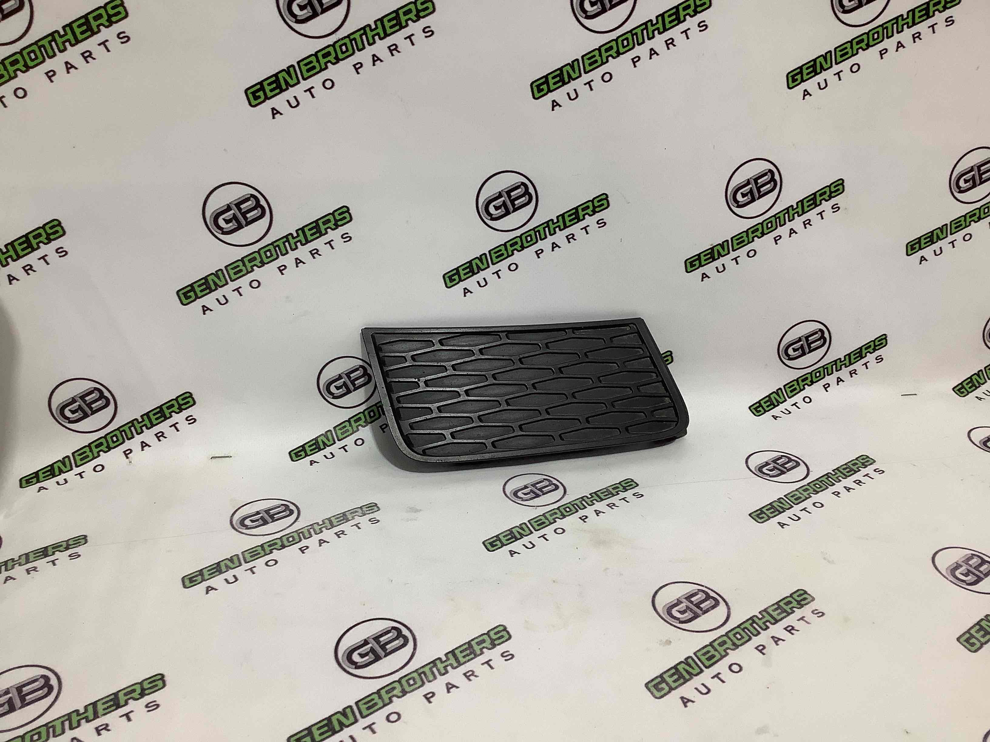 Заглушка, вставка решетка в бампер