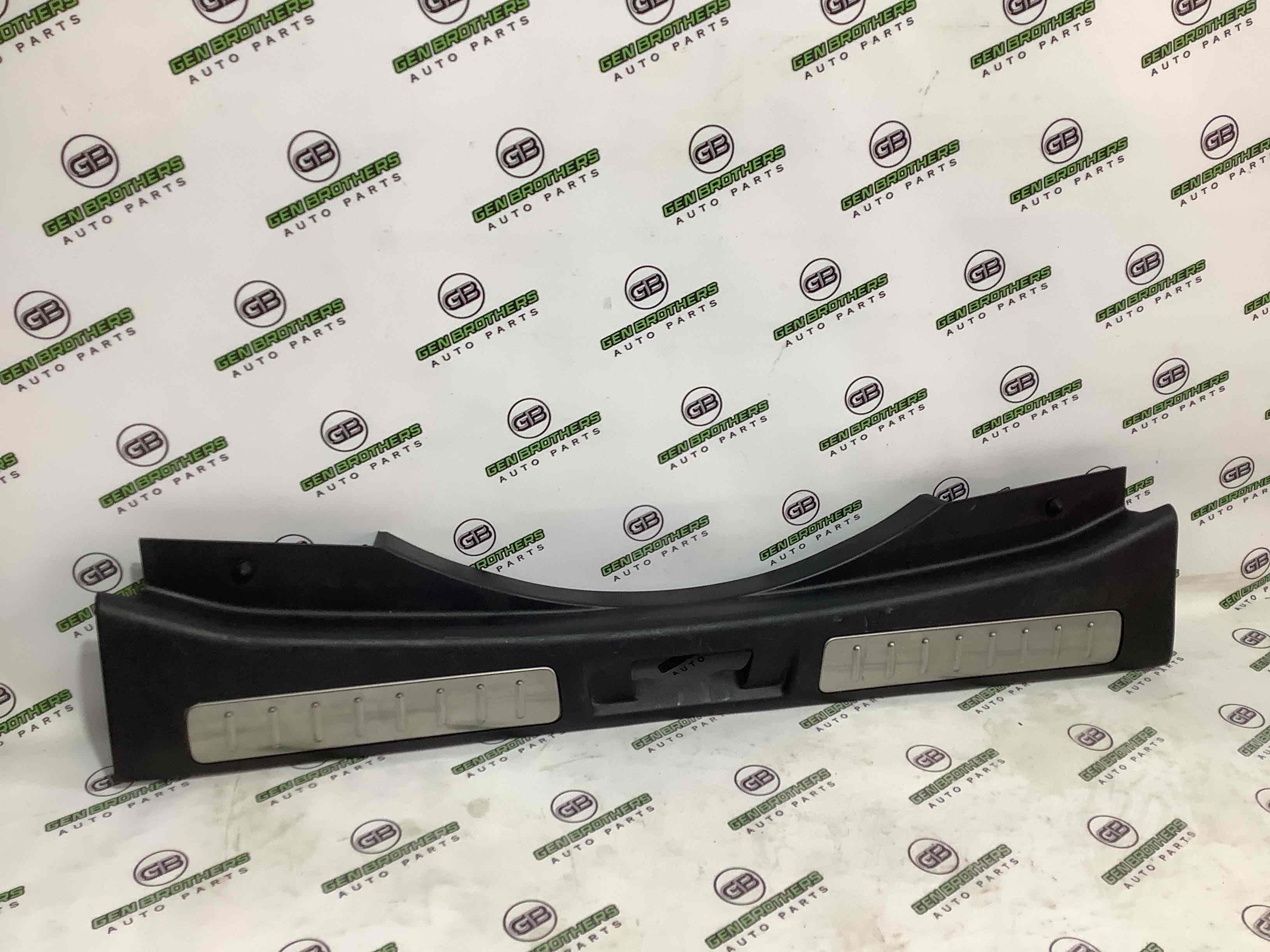 Элементы отделки багажника