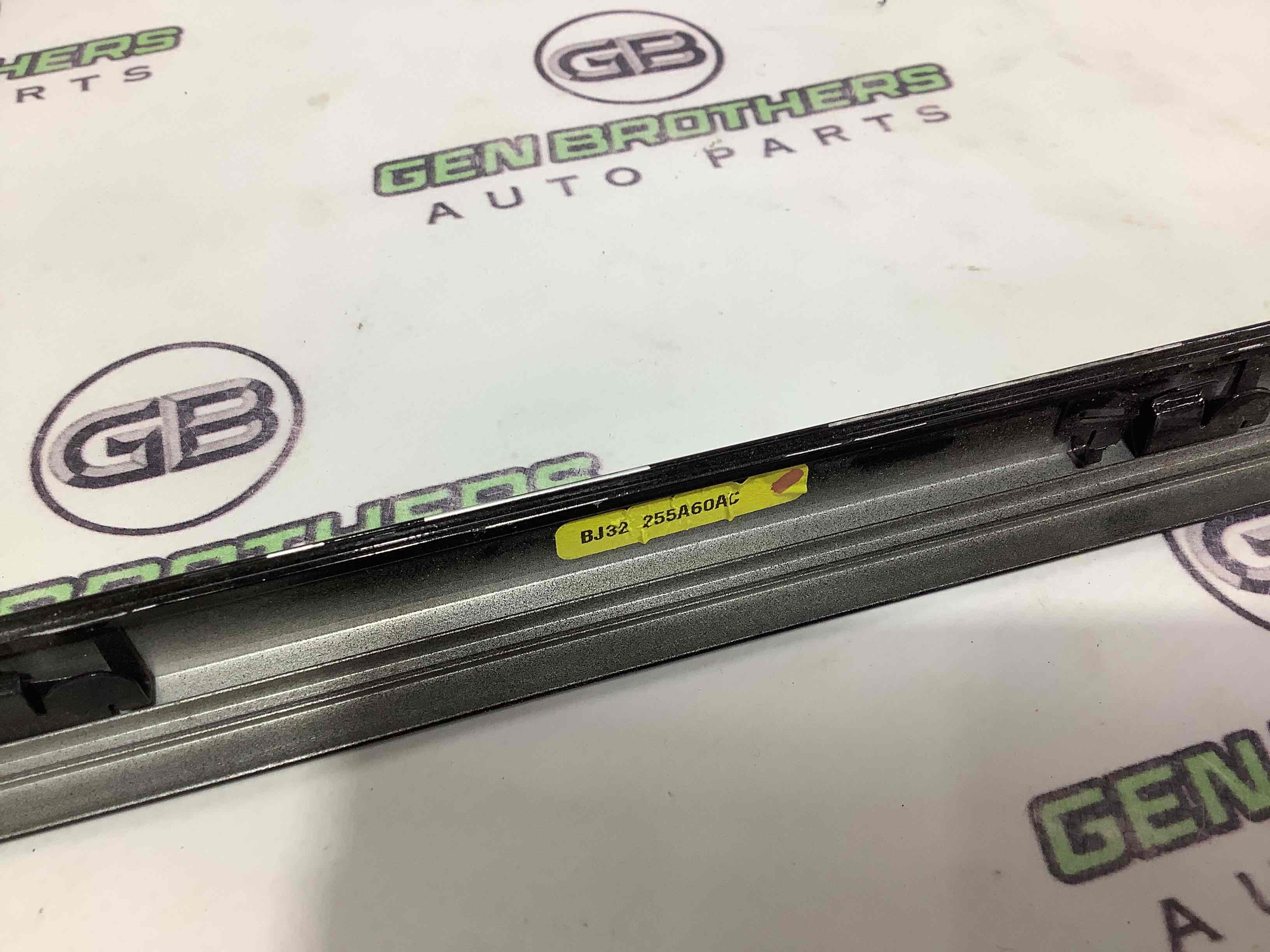 Молдинг двери задней правой