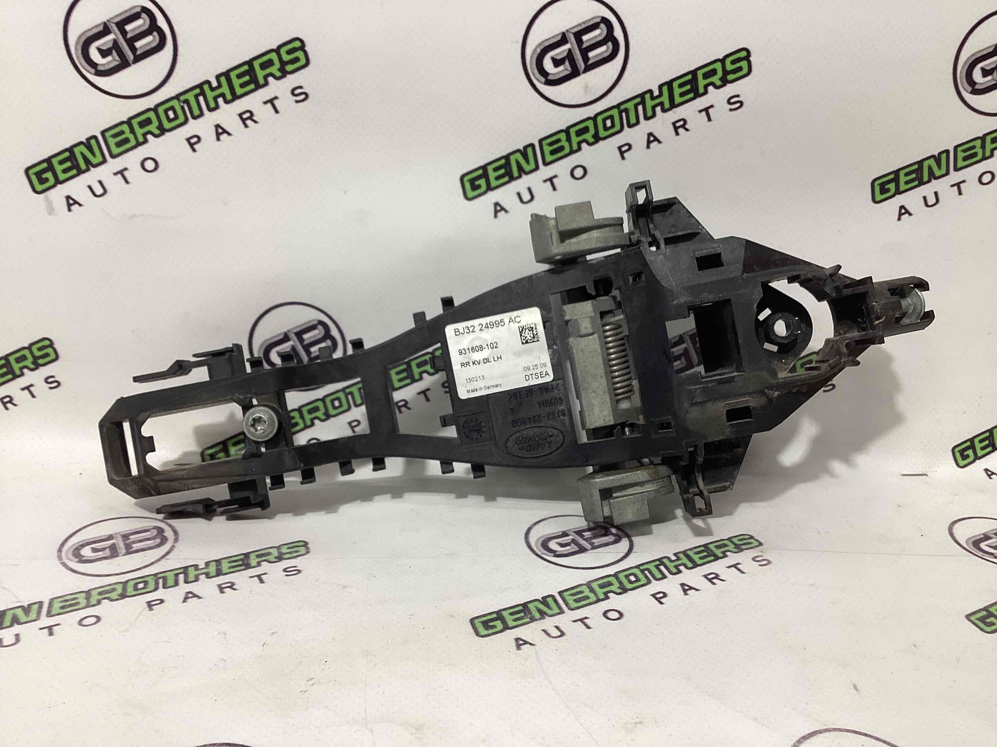 Кронштейн ручки дверей