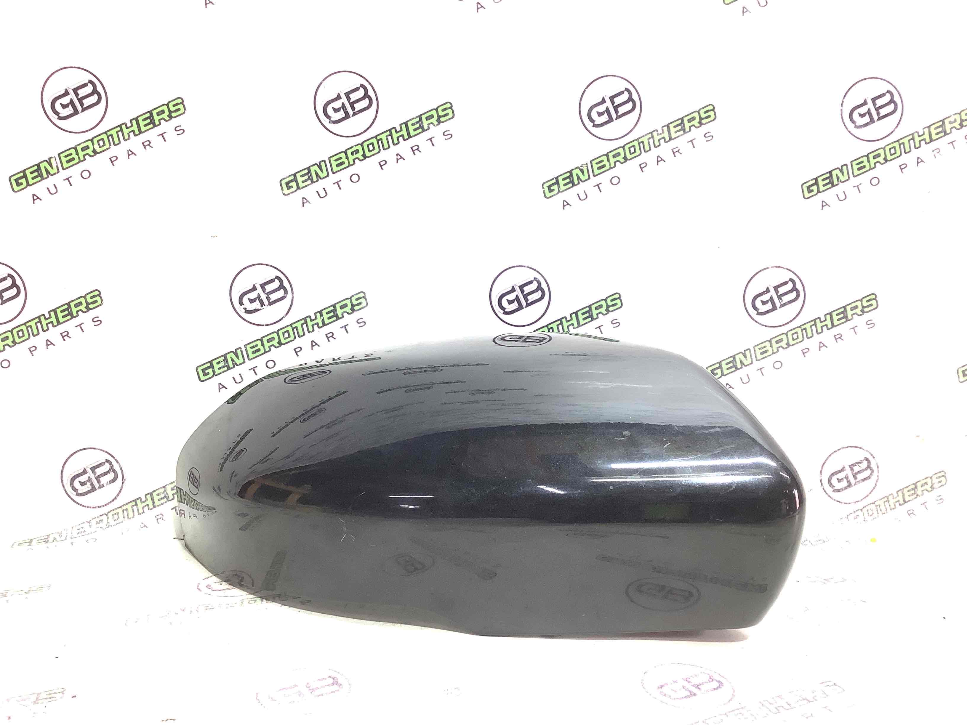 Корпус, накладка, крепление правого зеркала