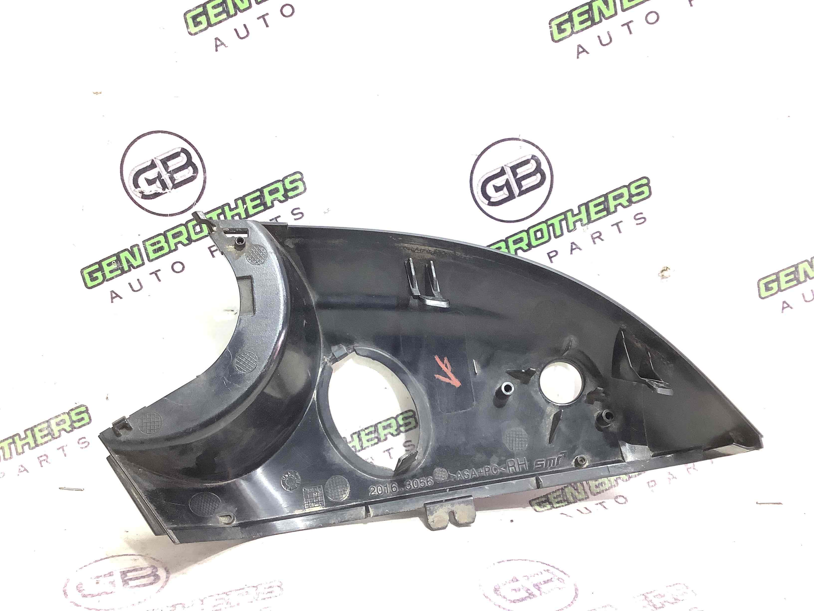 Корпус, накладка, крепление правого зеркала