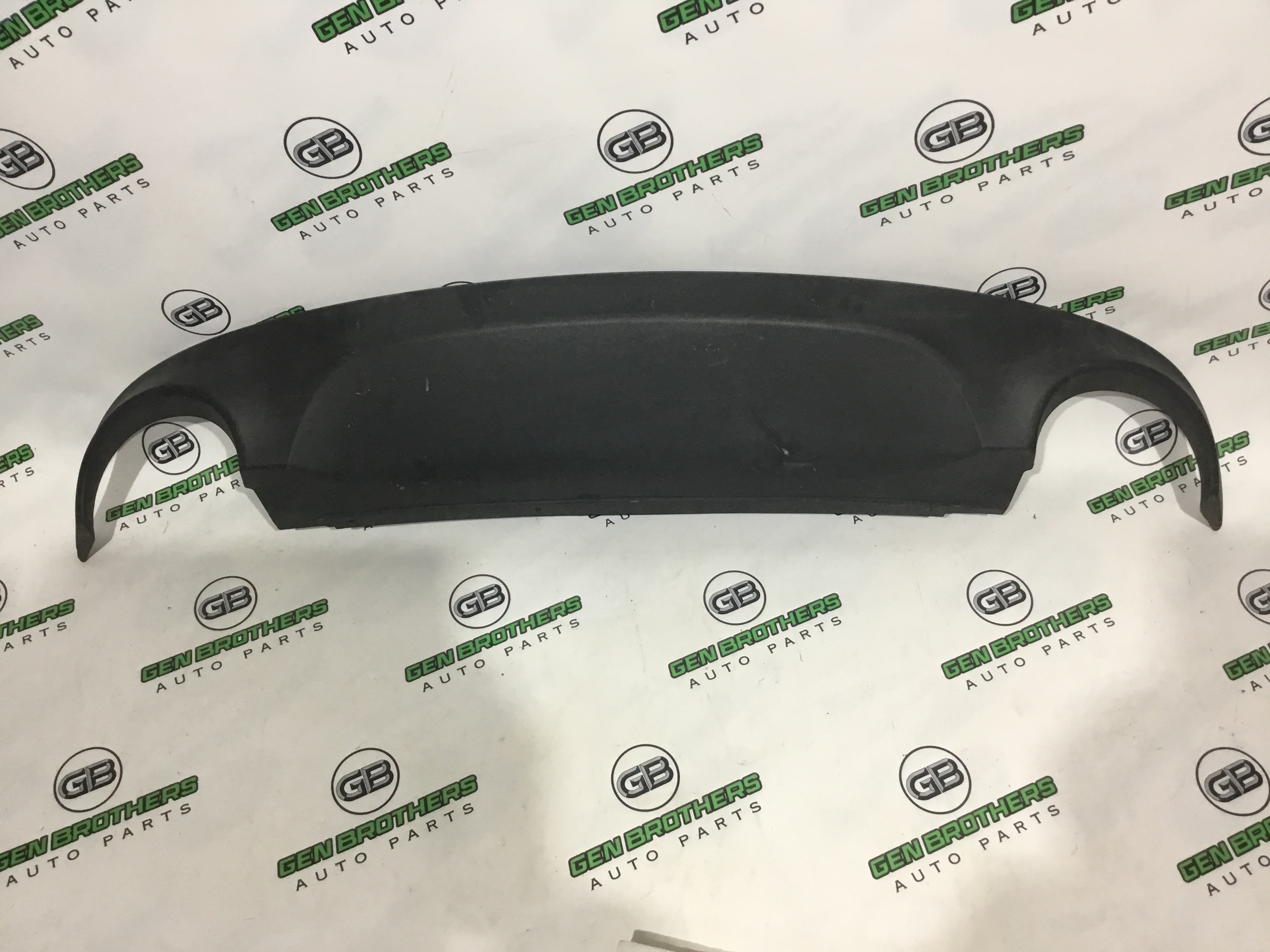 Бампер задній