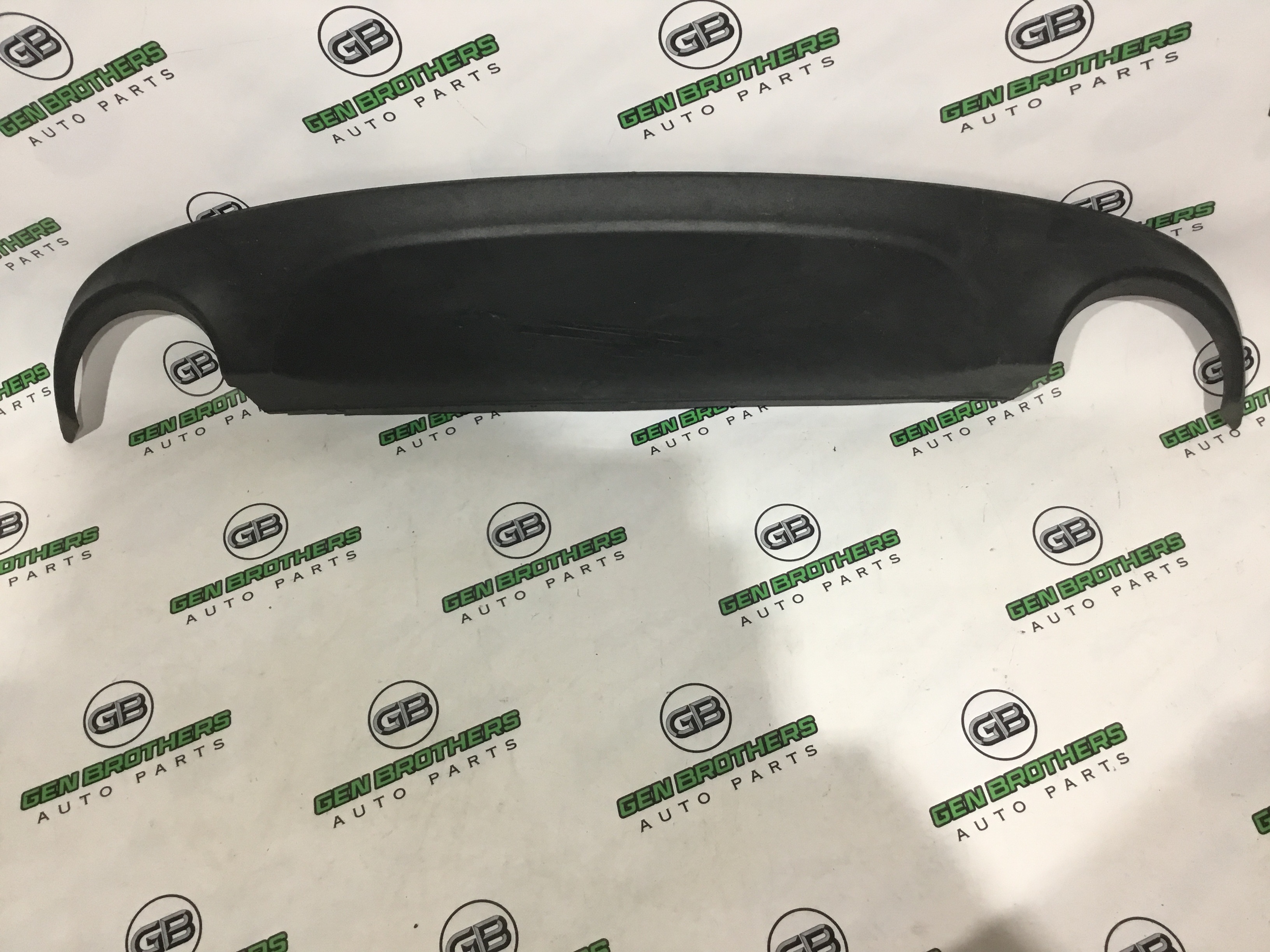 Бампер задній