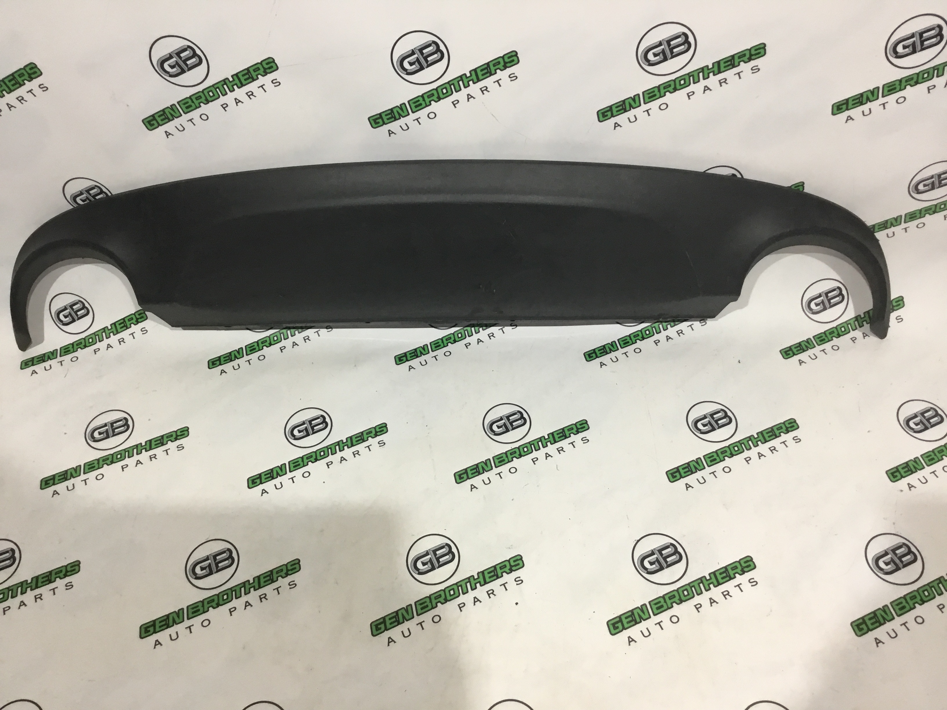 Бампер задній