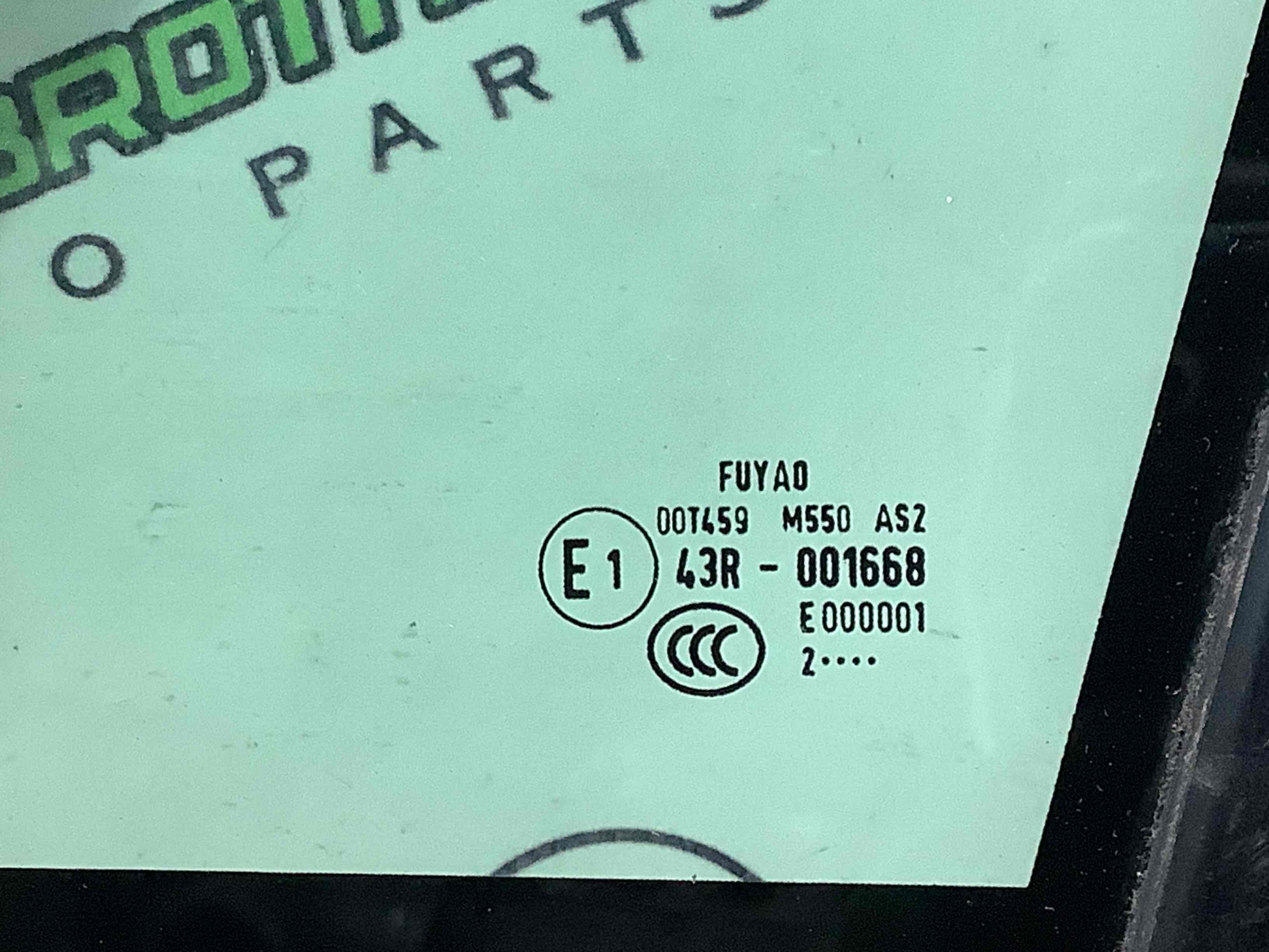 Скло дверей трикутник кватирка