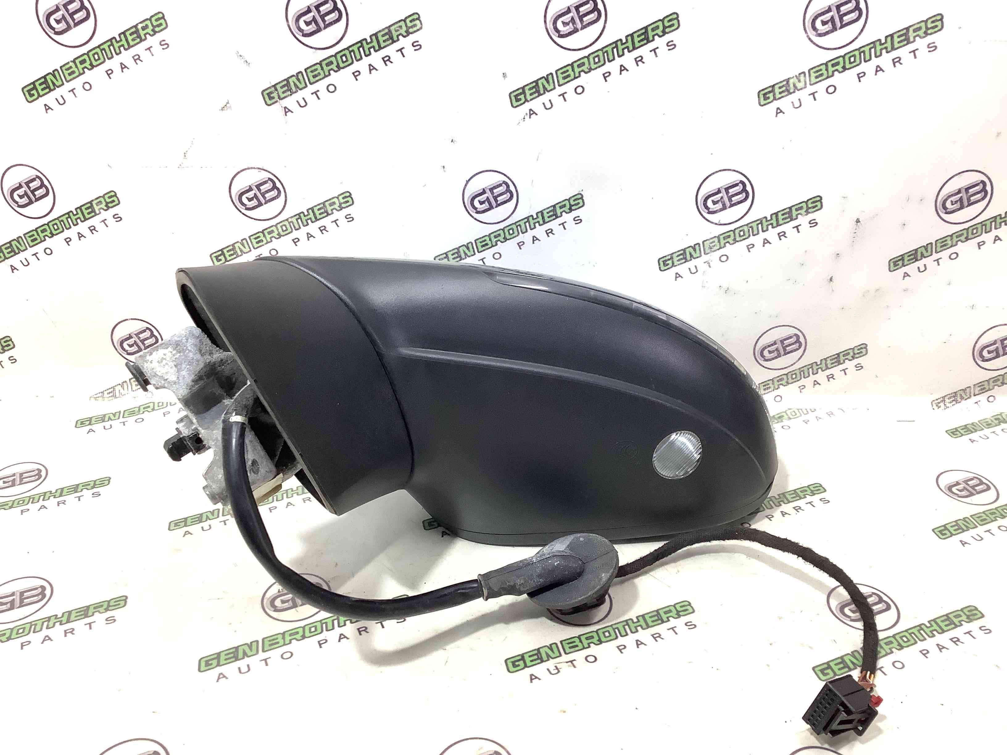 Дзеркало зовнішнє ліве