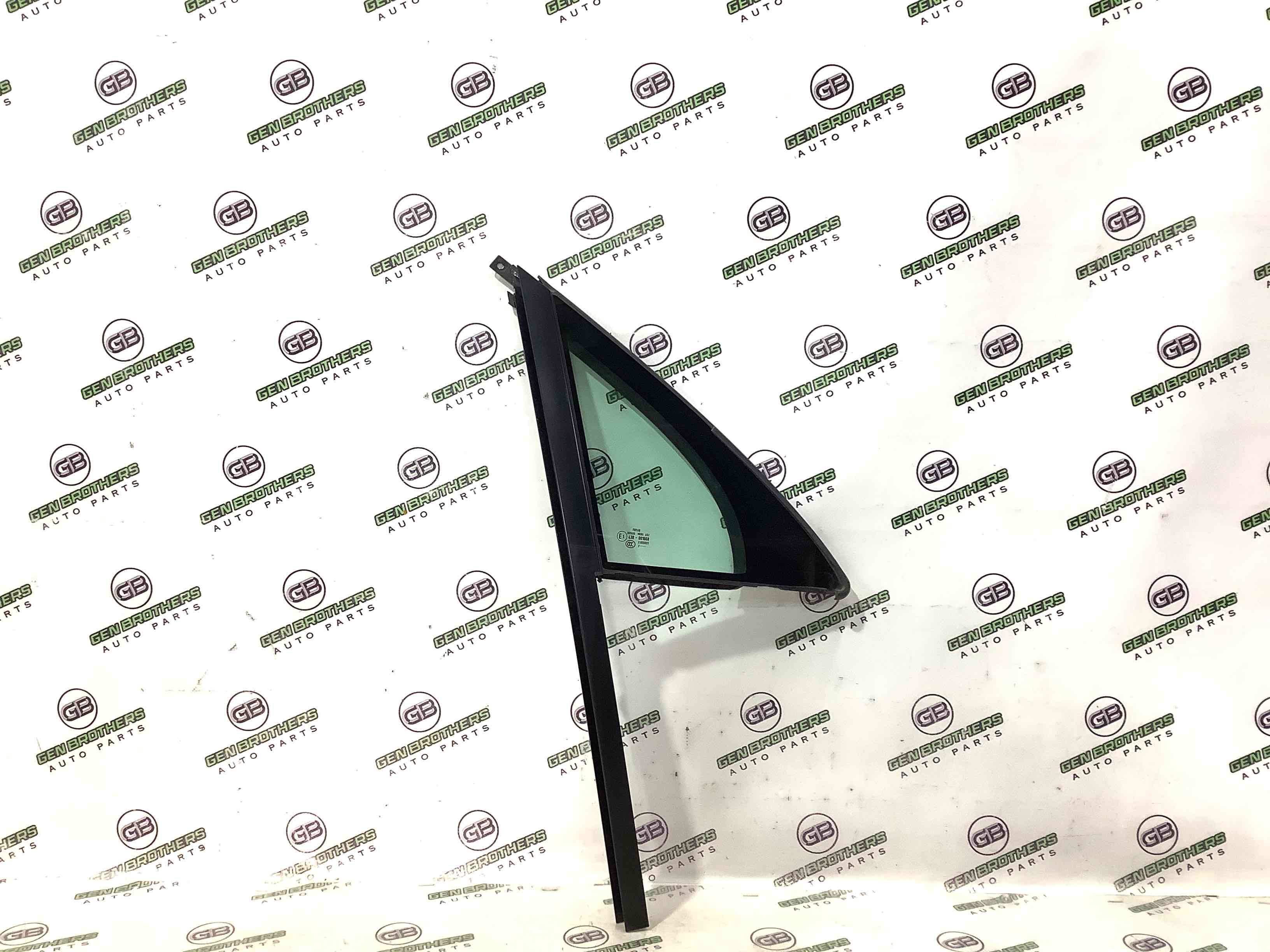 Скло дверей трикутник кватирка