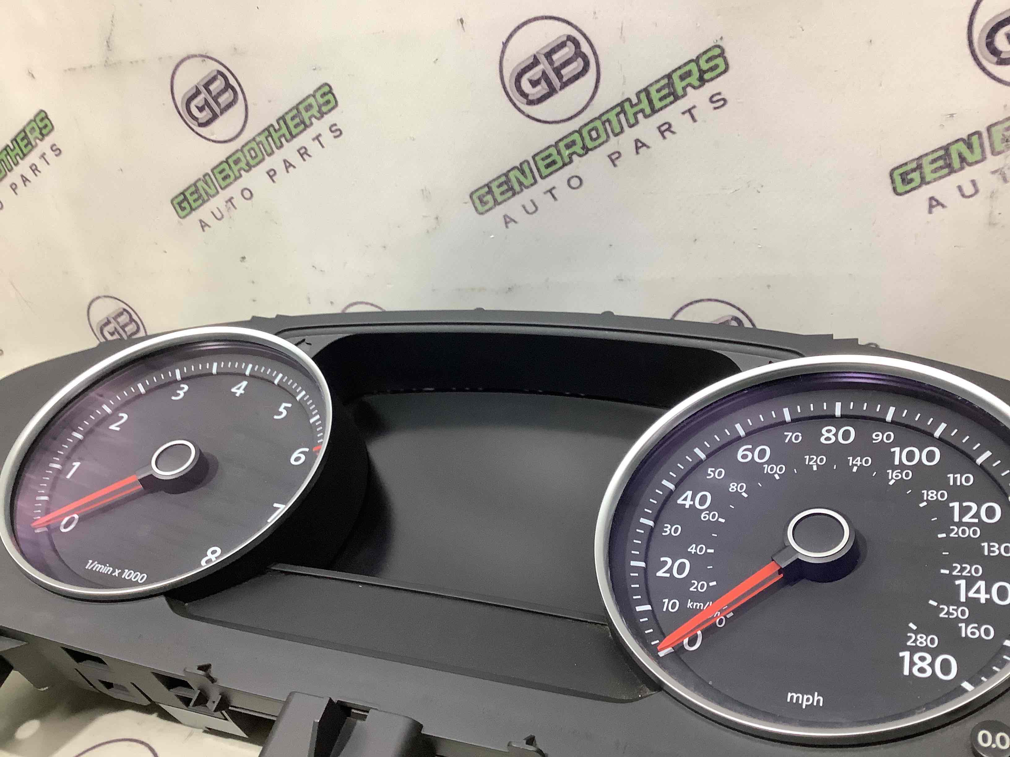 Щиток приладів панель приладів