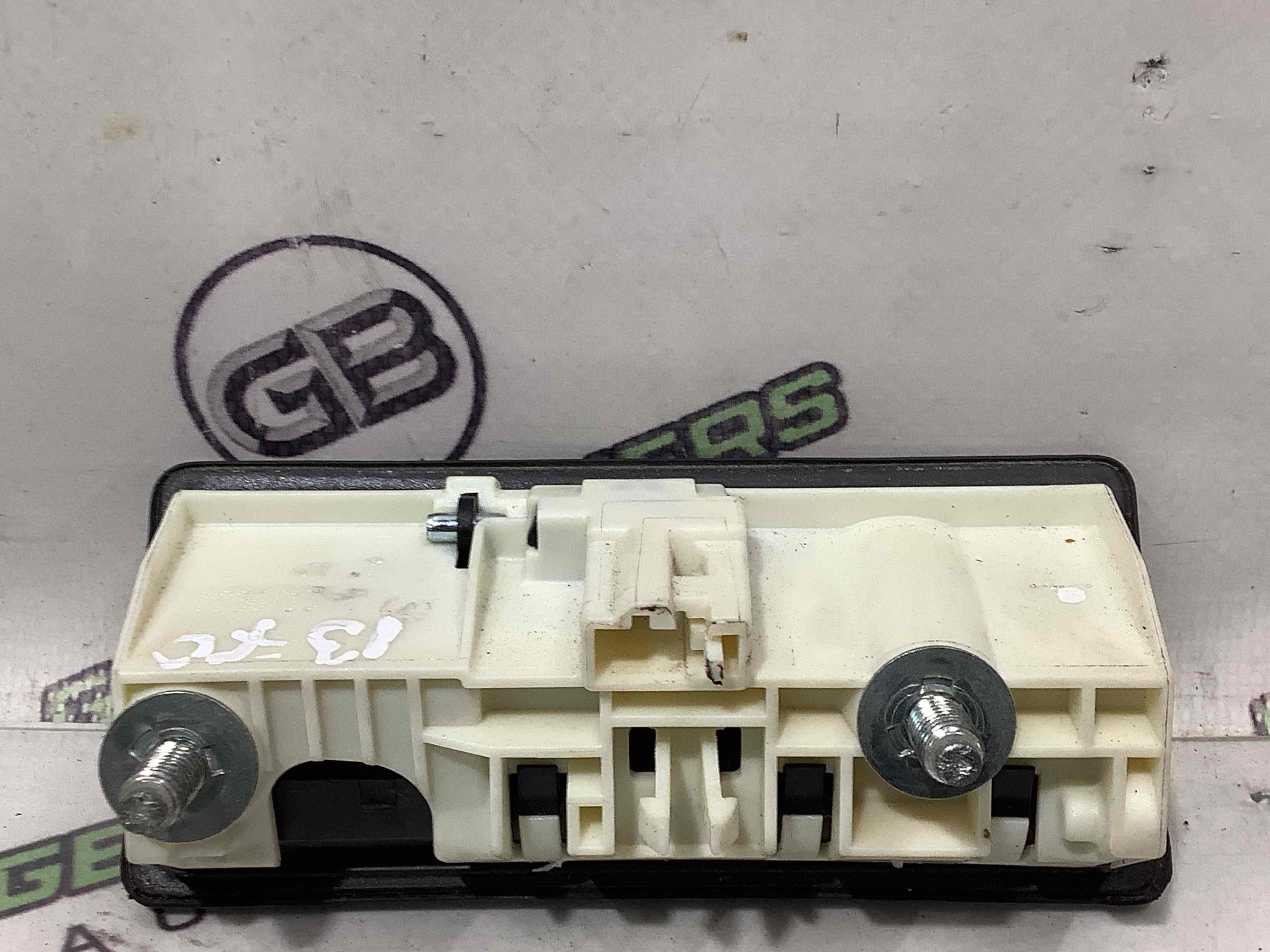 Кнопка відкриття багажника